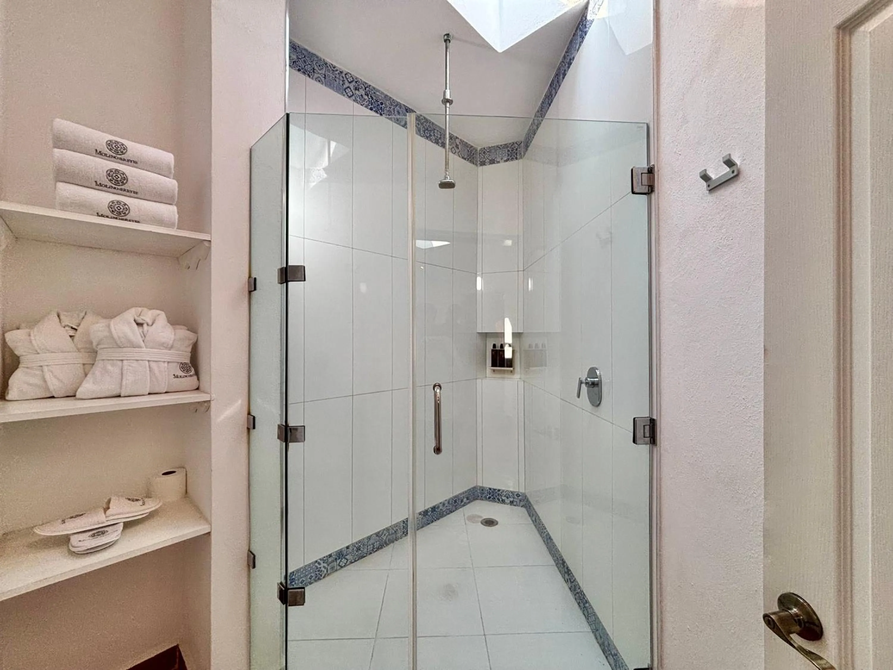 Shower in Molino de los Reyes