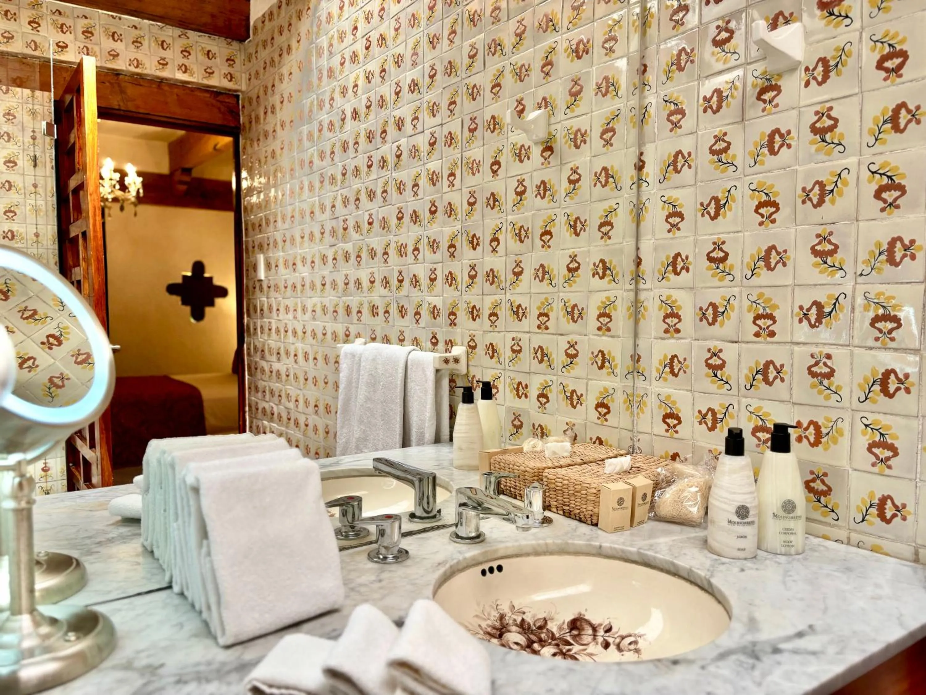 Bathroom in Molino de los Reyes