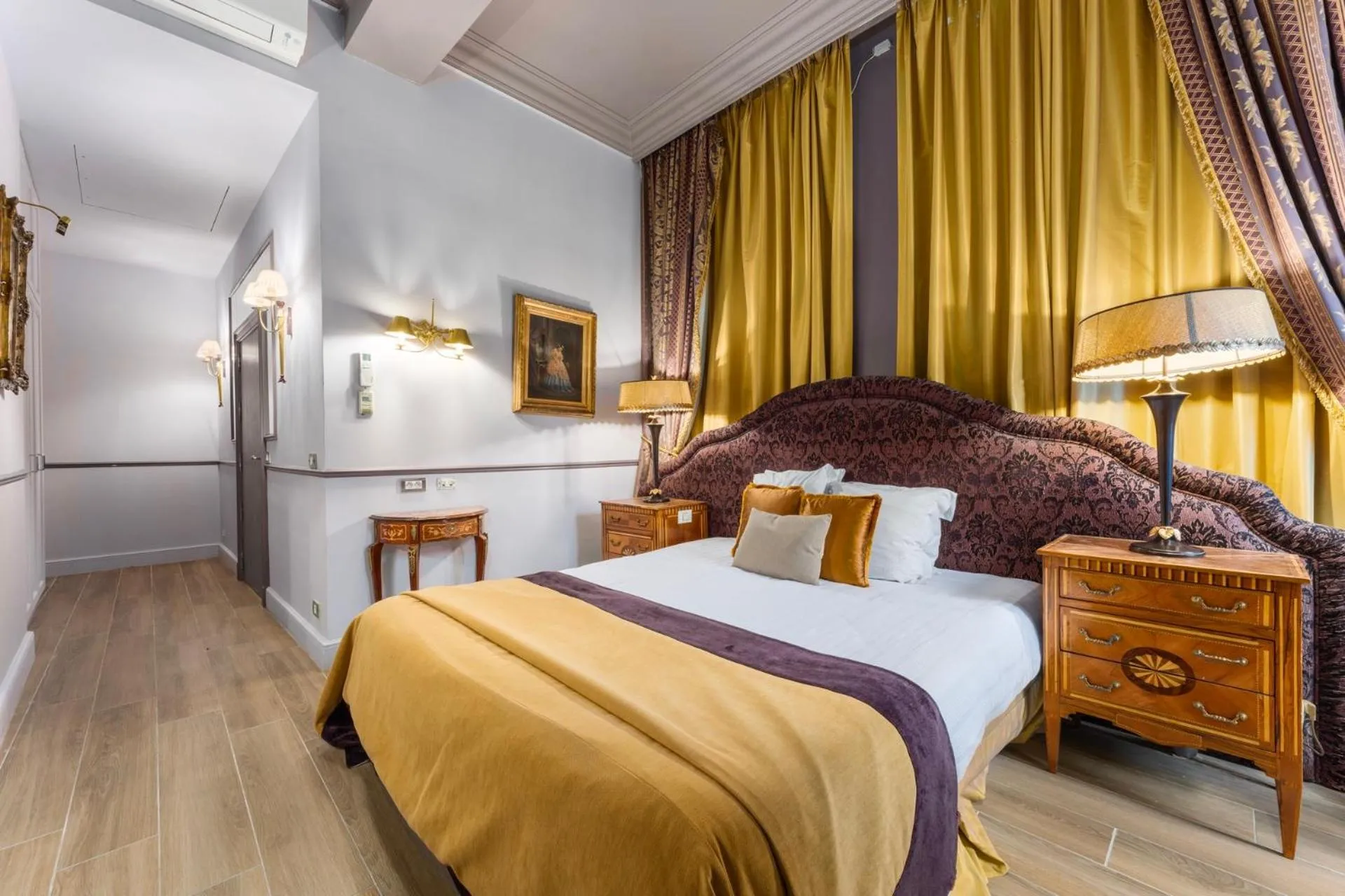 Bed in Canal Suites