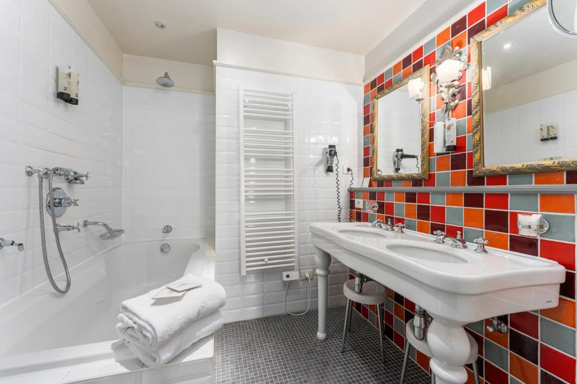Canal Suites