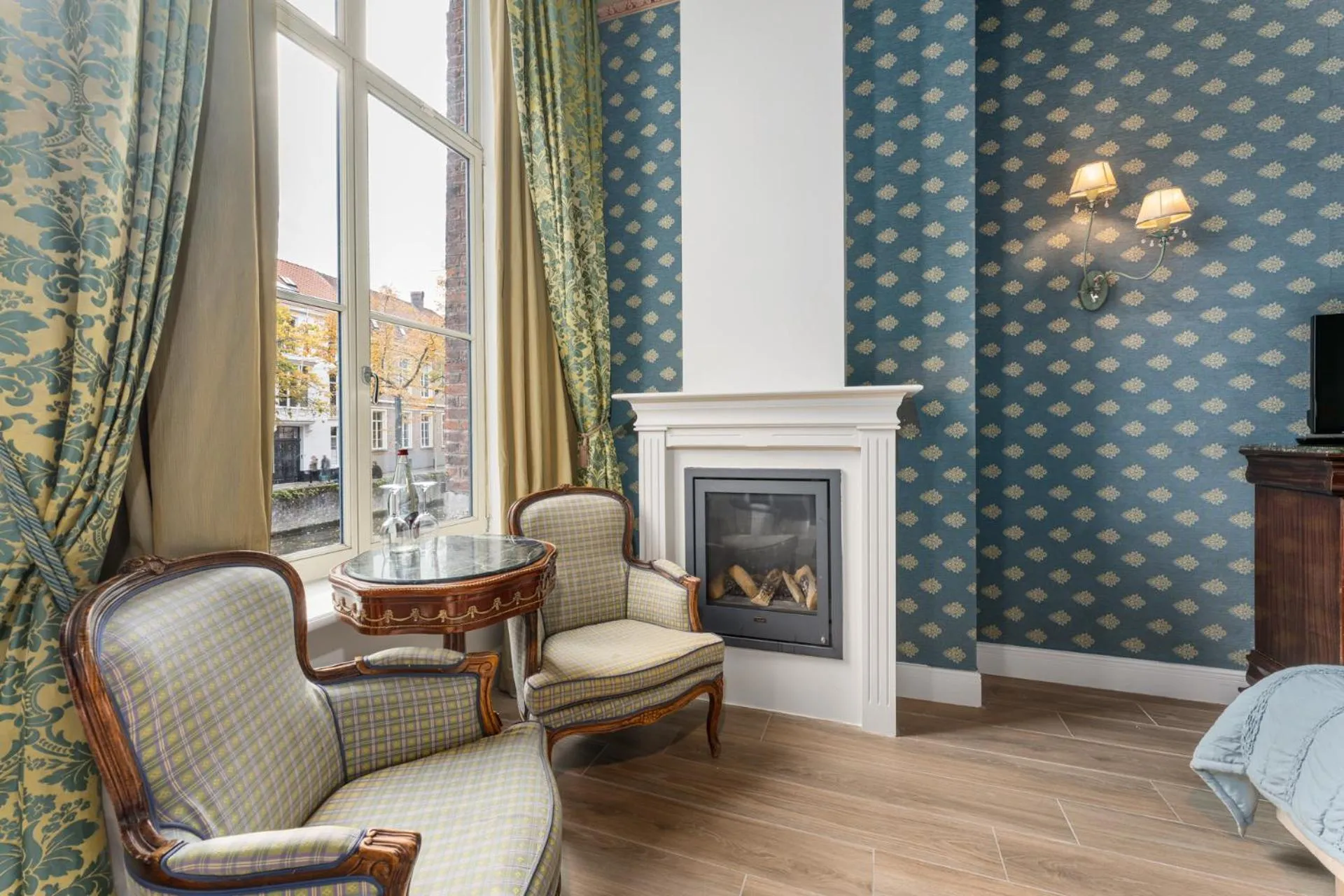 Canal Suites