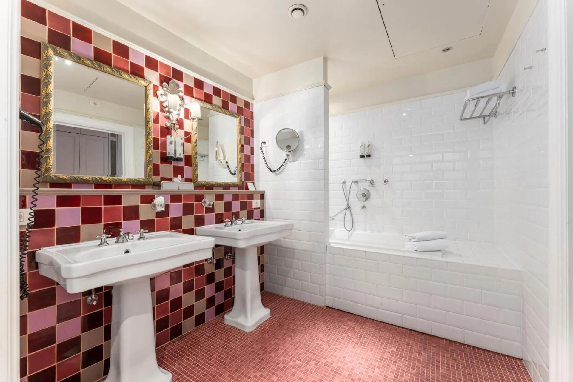 Canal Suites