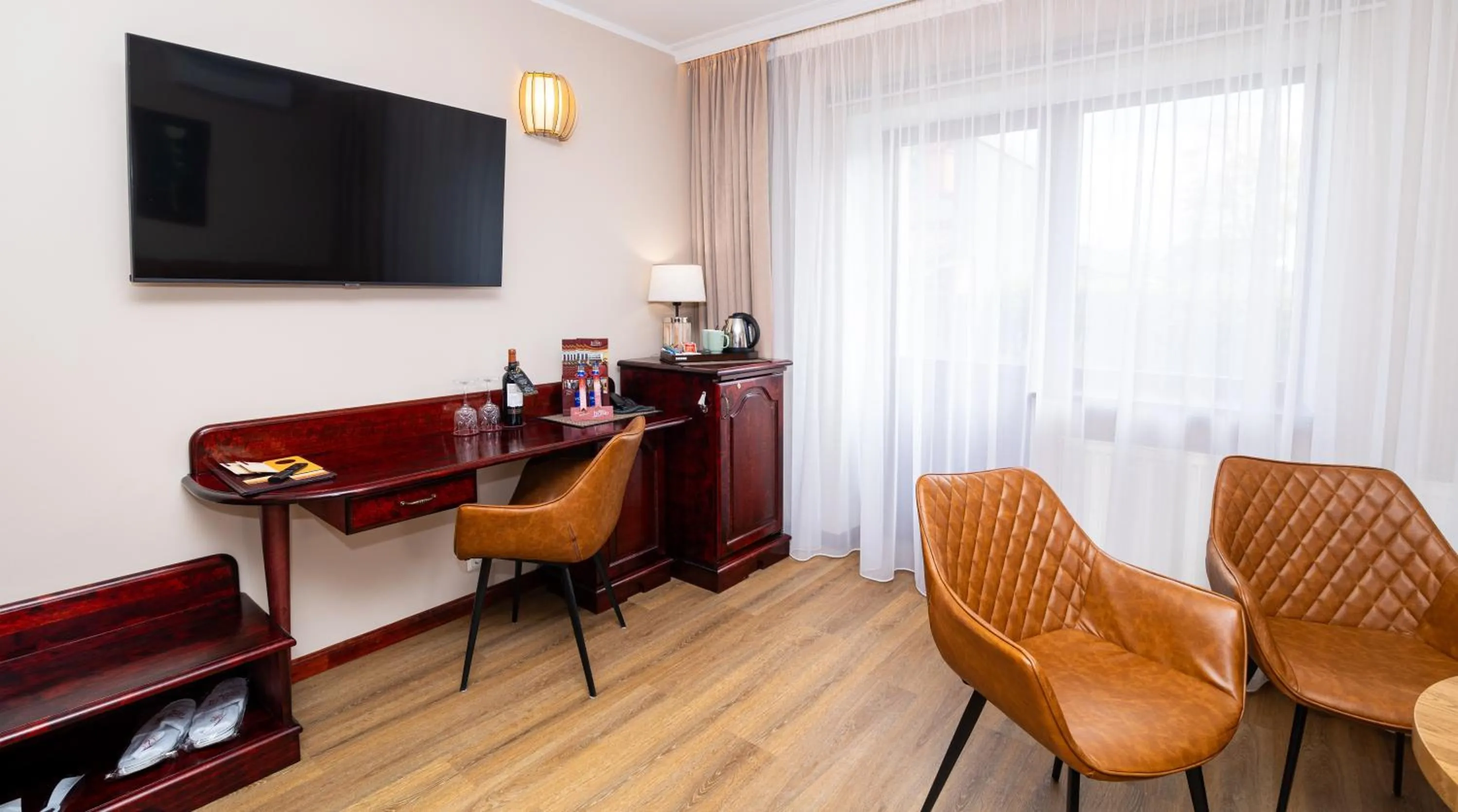 Photo of the whole room in Hotel Legend