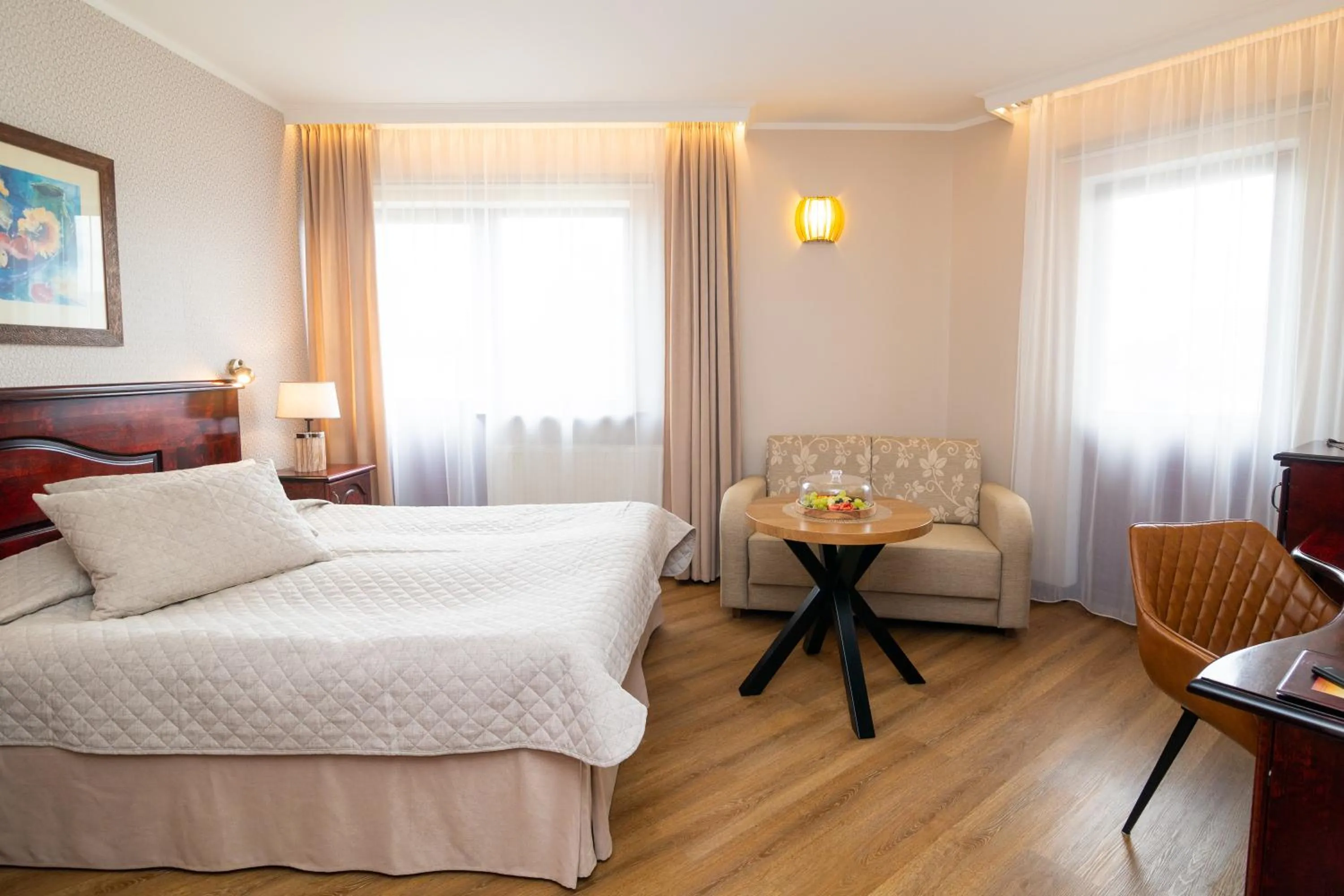 Photo of the whole room, Bed in Hotel Legend