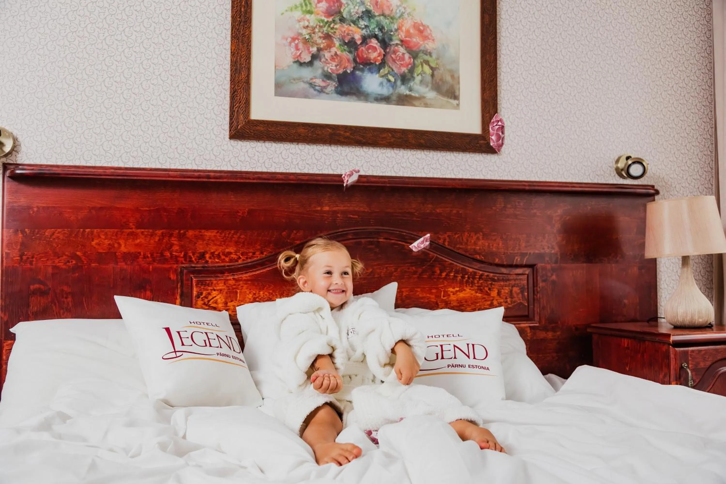 children, Bed in Hotel Legend