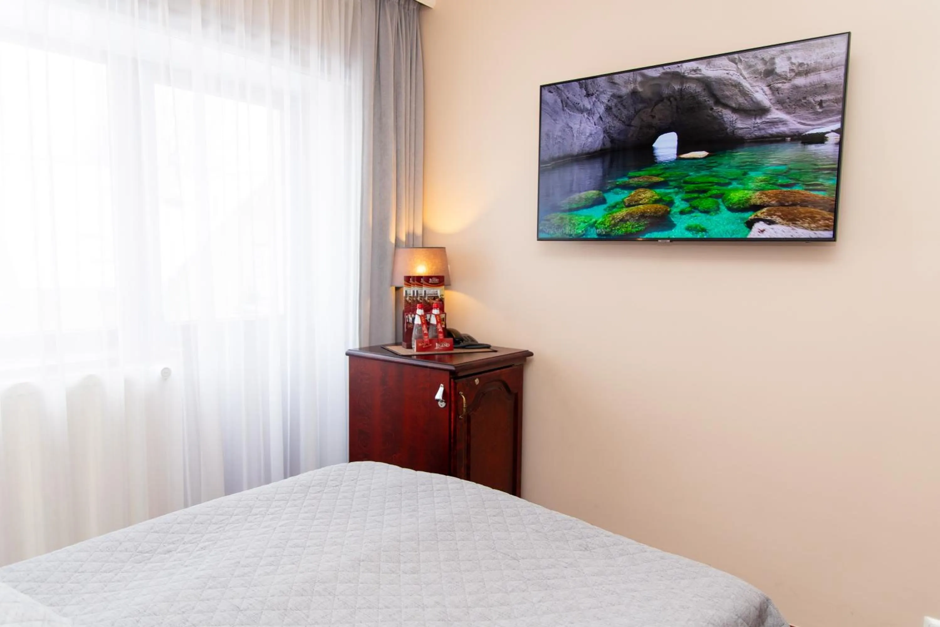 TV and multimedia, Bed in Hotel Legend