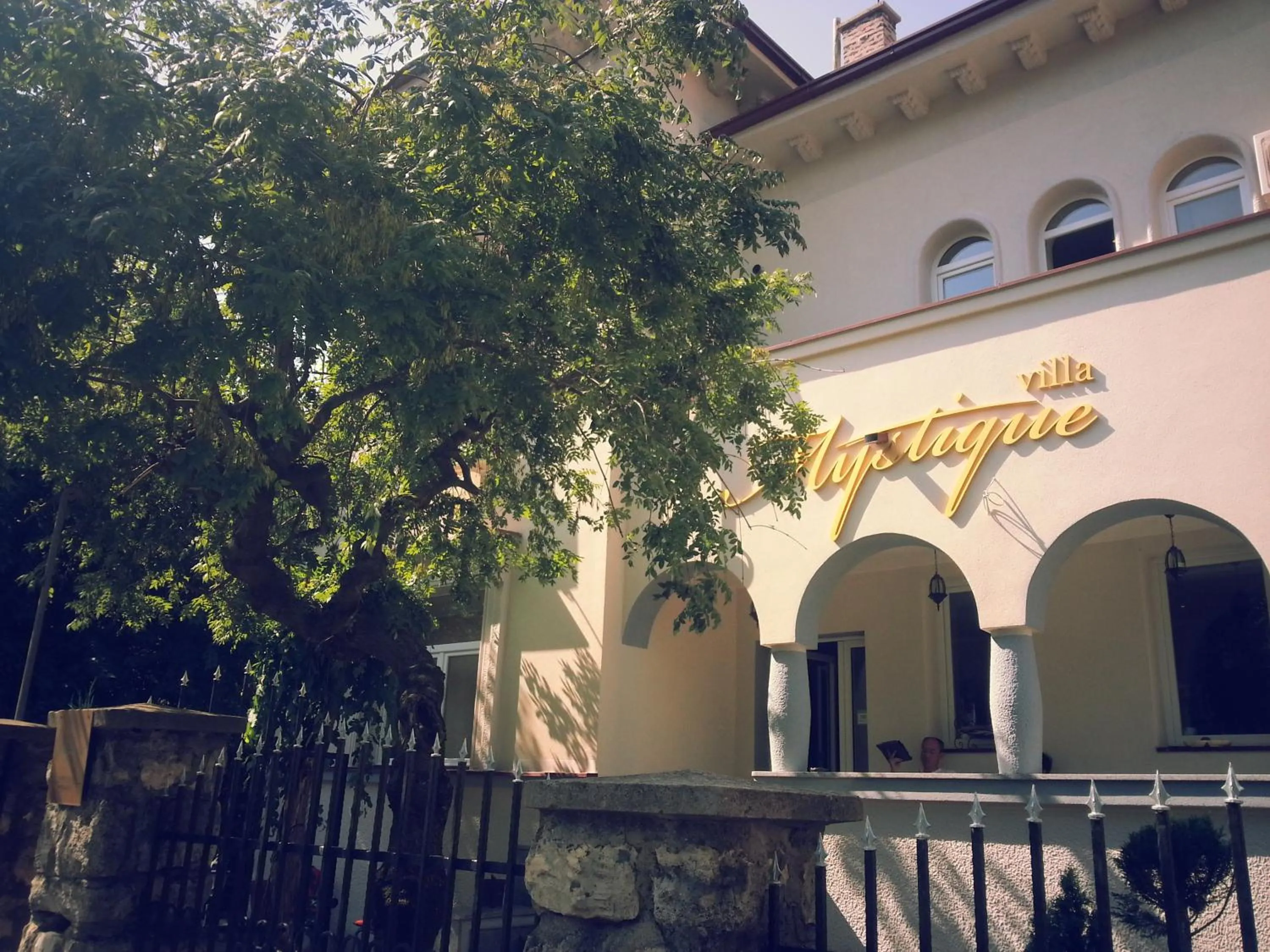 Facade/entrance in Villa Mystique