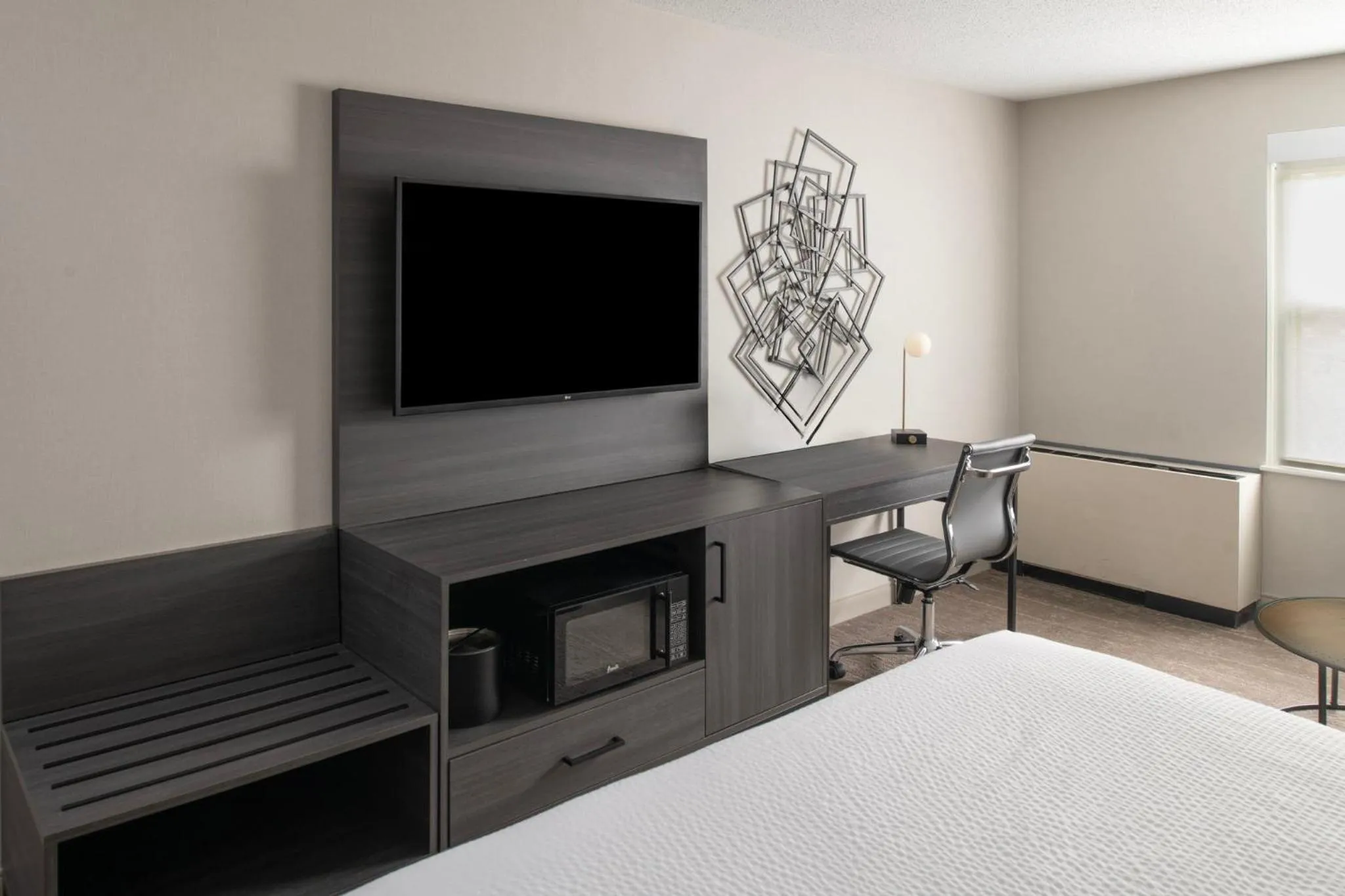 Photo of the whole room, Bed in Holiday Inn Express South Burlington - Downtown by IHG