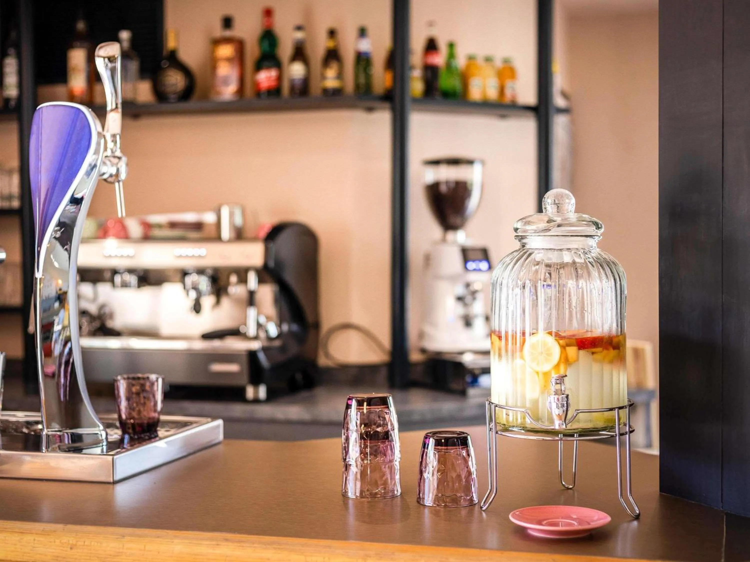 Lounge or bar in Greet Hôtel Castres Saix