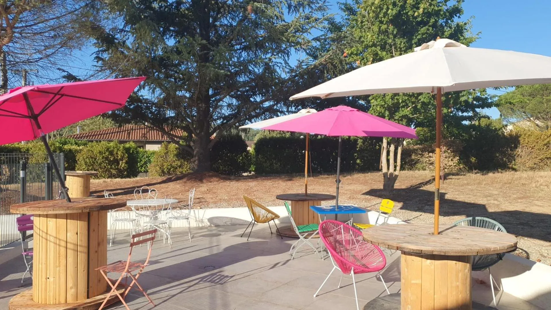 Patio in Greet Hôtel Castres Saix