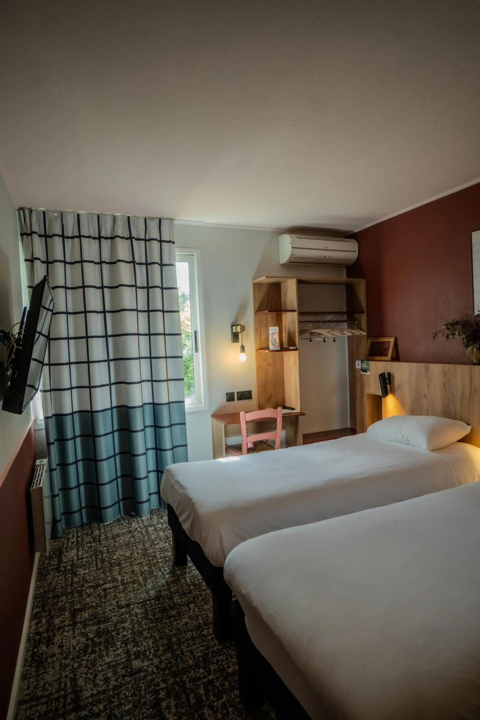 Bed in Greet Hôtel Castres Saix