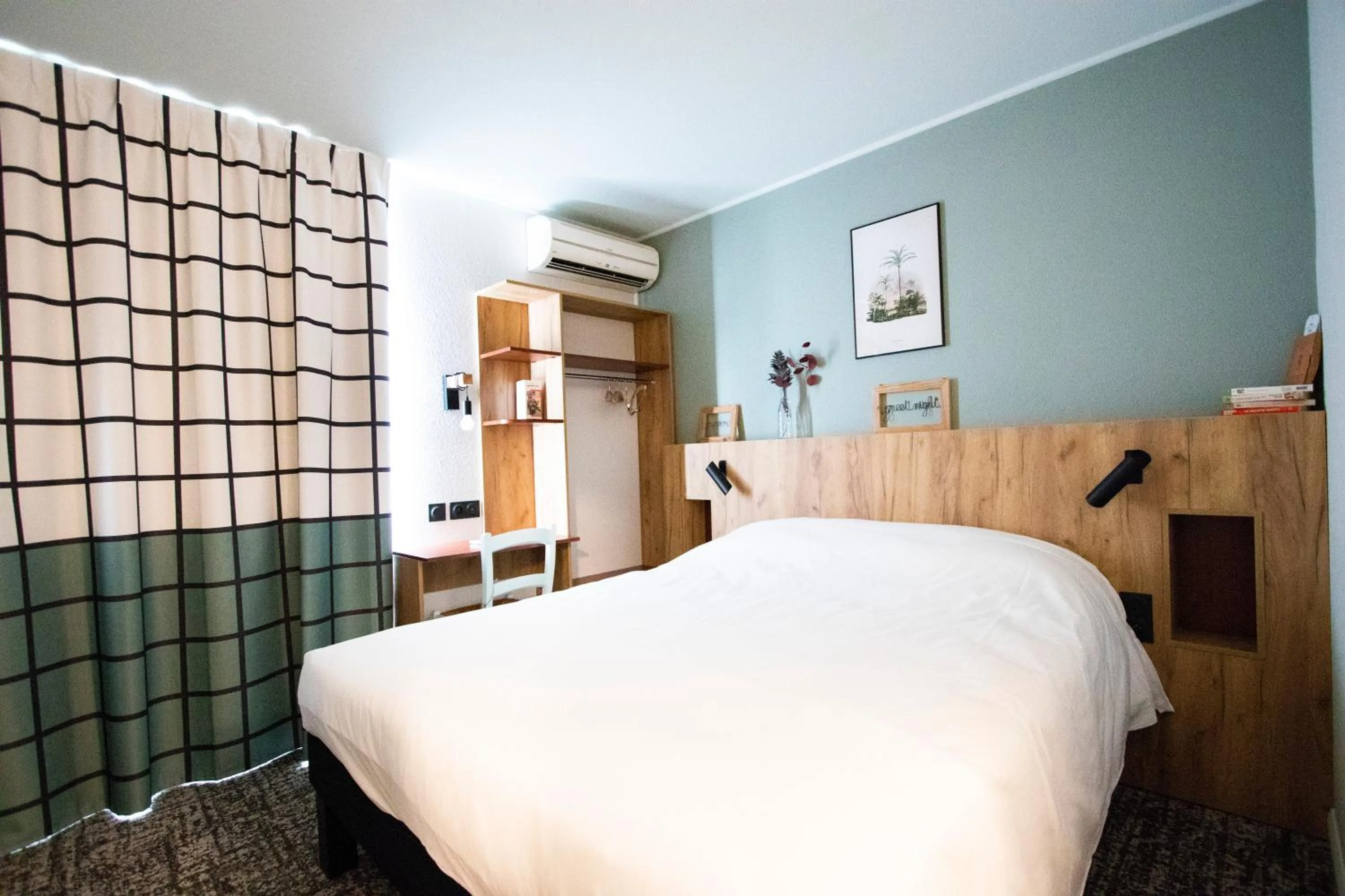 Bed in Greet Hôtel Castres Saix