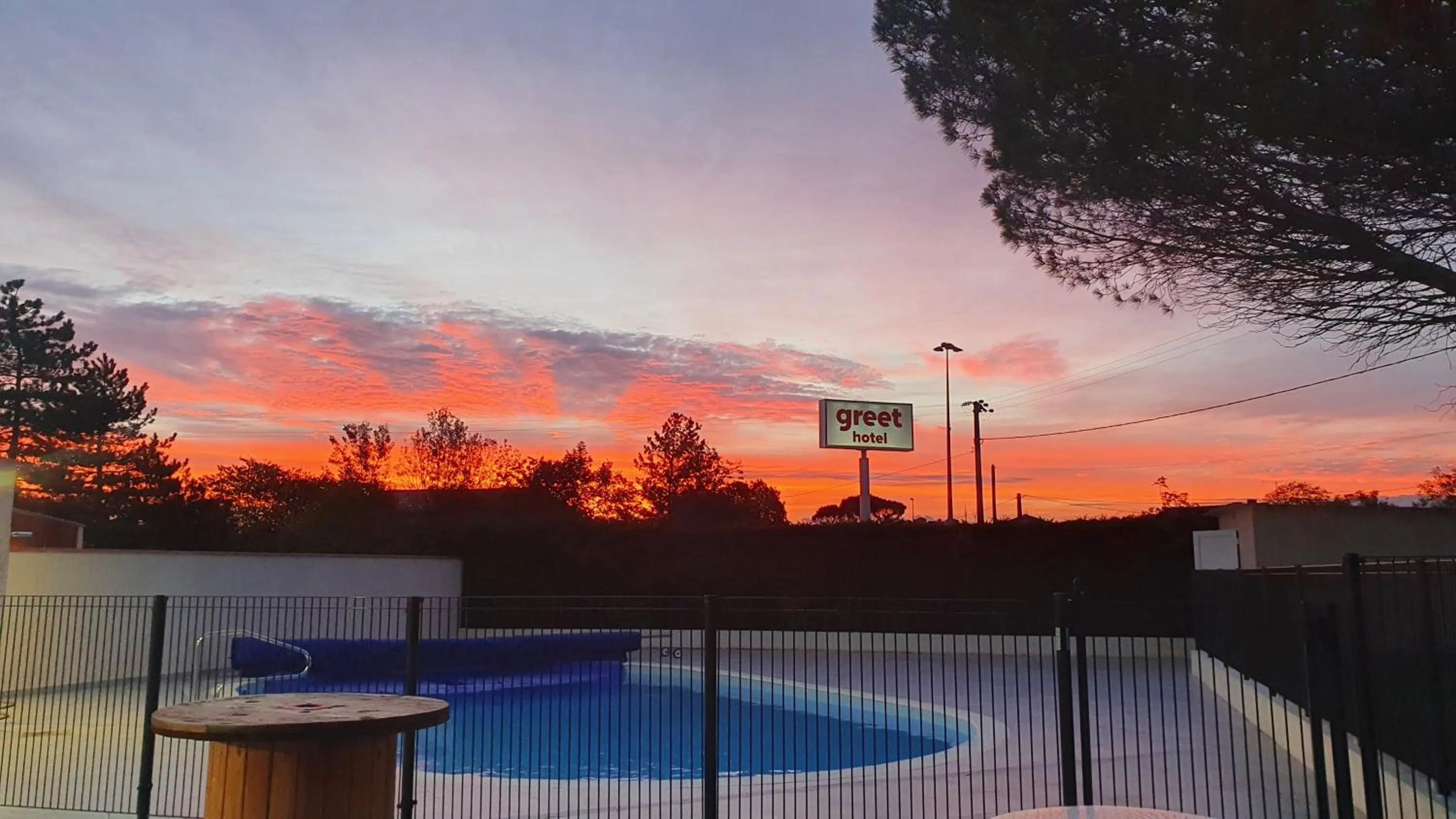Pool view in Greet Hôtel Castres Saix