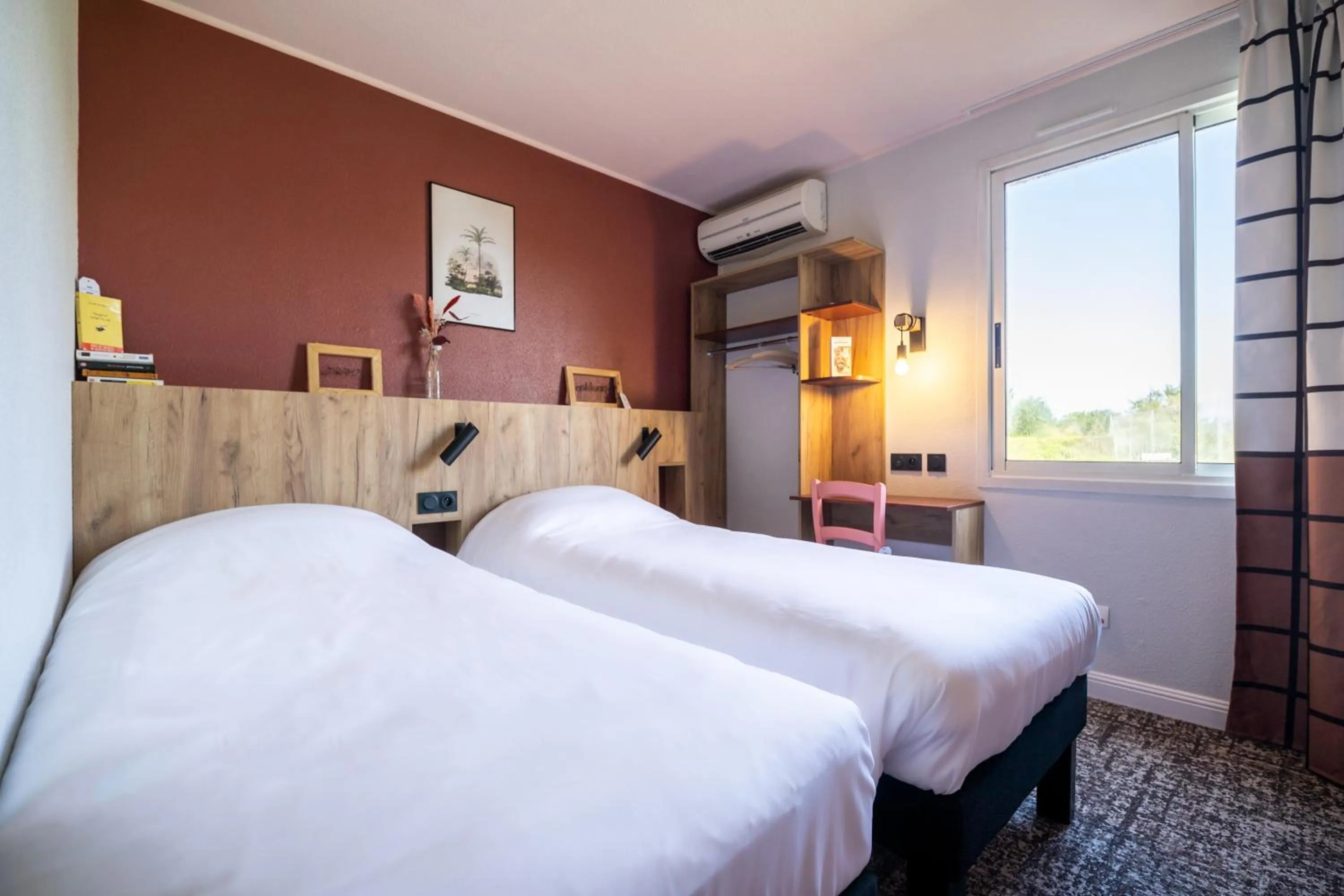 Bedroom, Bed in Greet Hôtel Castres Saix