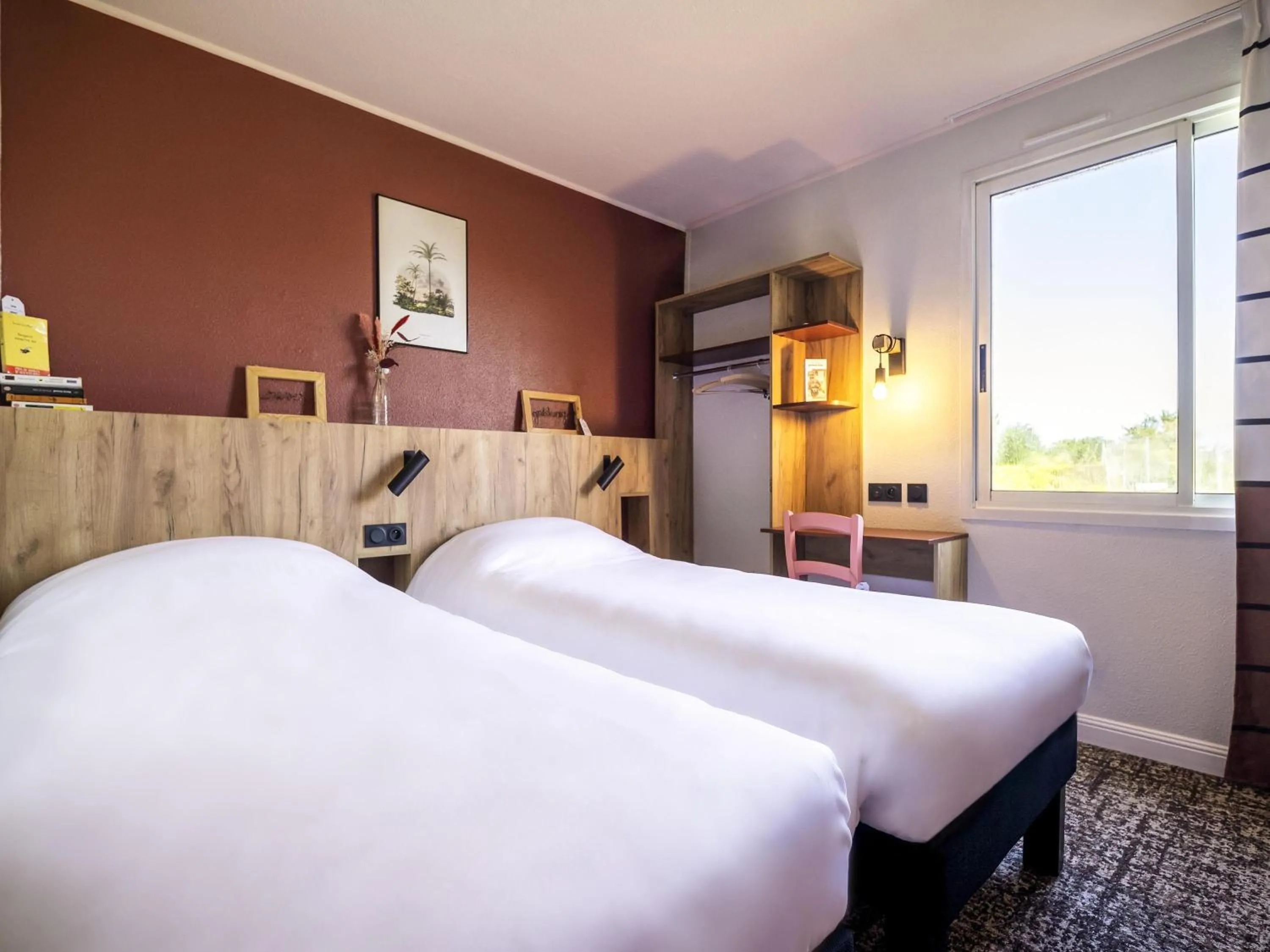 Bedroom, Bed in Greet Hôtel Castres Saix