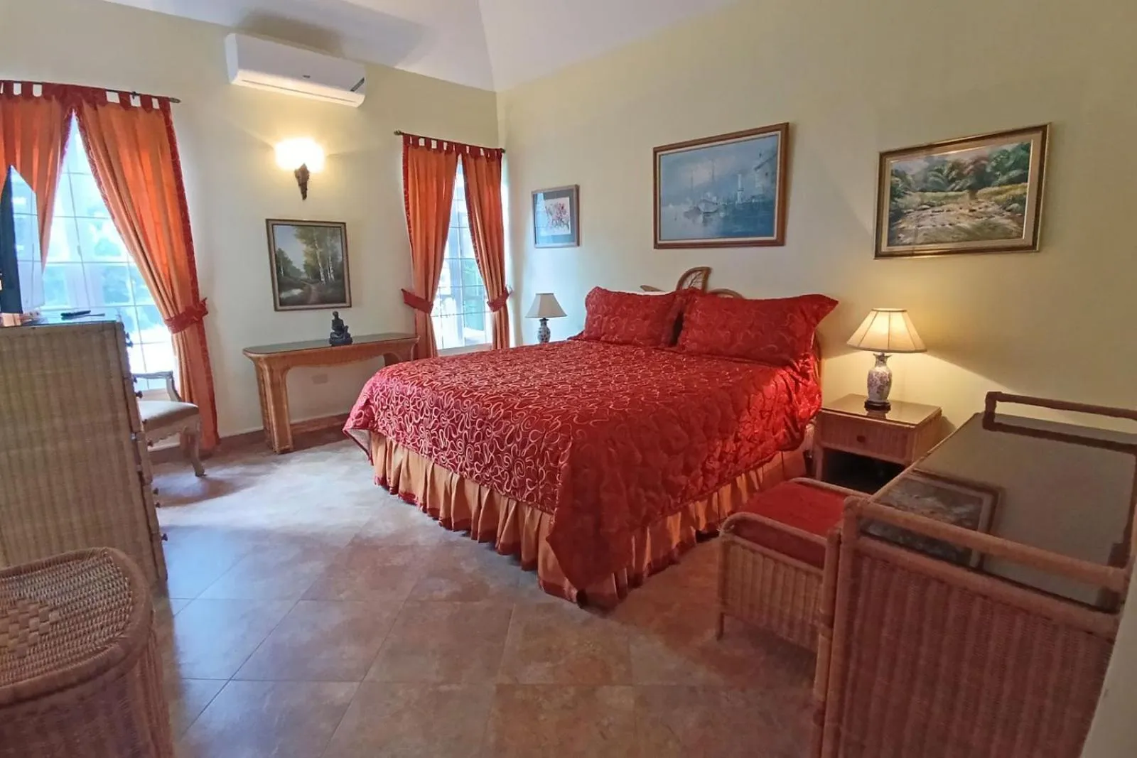 Bedroom, Bed in Spicy Hill Villa