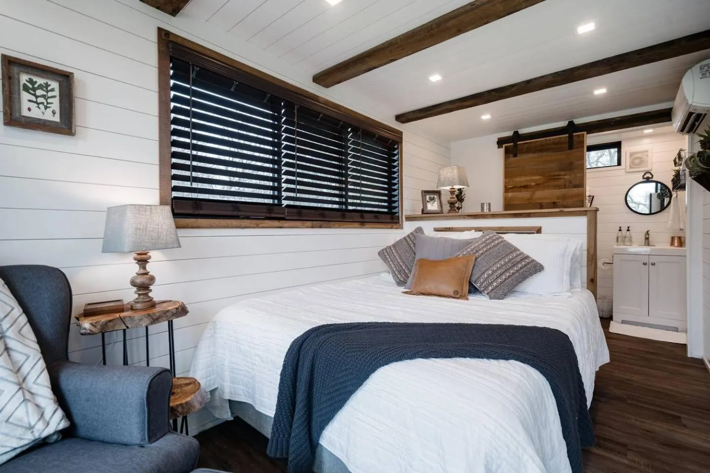 Bed in Stunning CargoHome Near Waco, Magnolia and Baylor