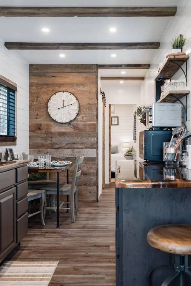 Stunning CargoHome Near Waco, Magnolia and Baylor