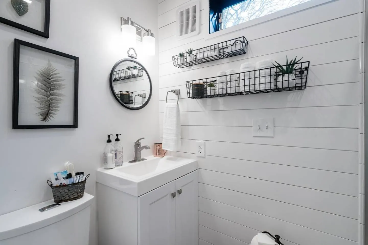 Stunning CargoHome Near Waco, Magnolia and Baylor