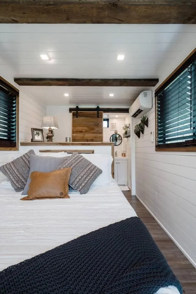 Bed in Stunning CargoHome Near Waco, Magnolia and Baylor