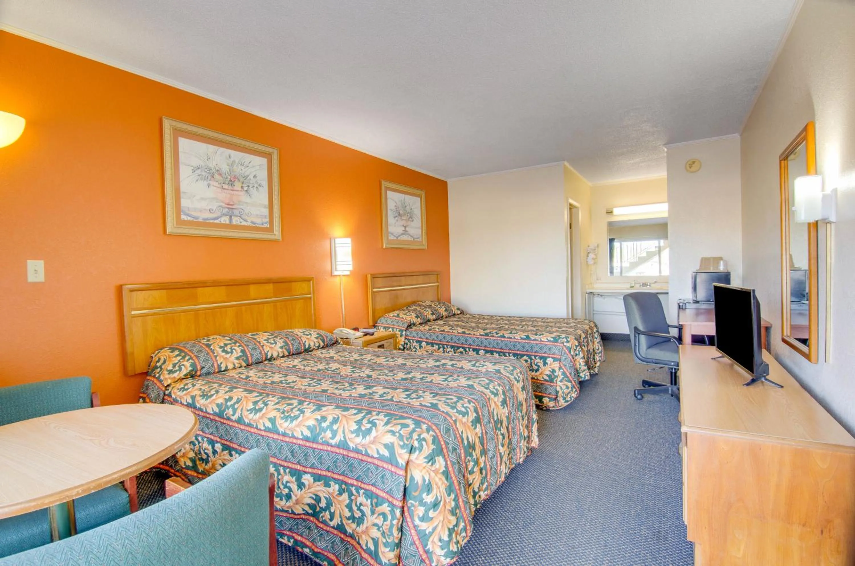 Bed in Scottish Inns Collinsville - Martinsville