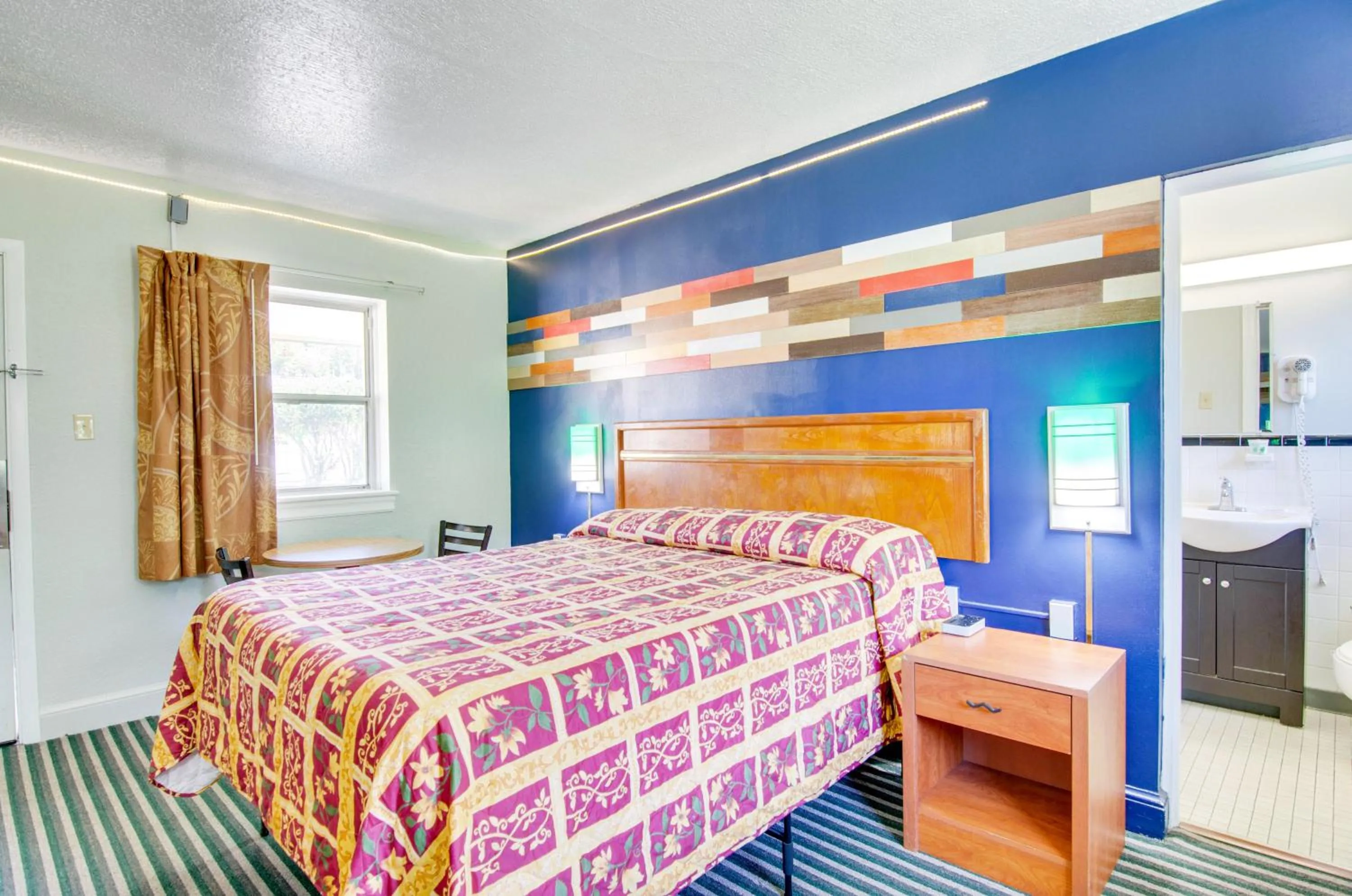 Bed in Scottish Inns Collinsville - Martinsville