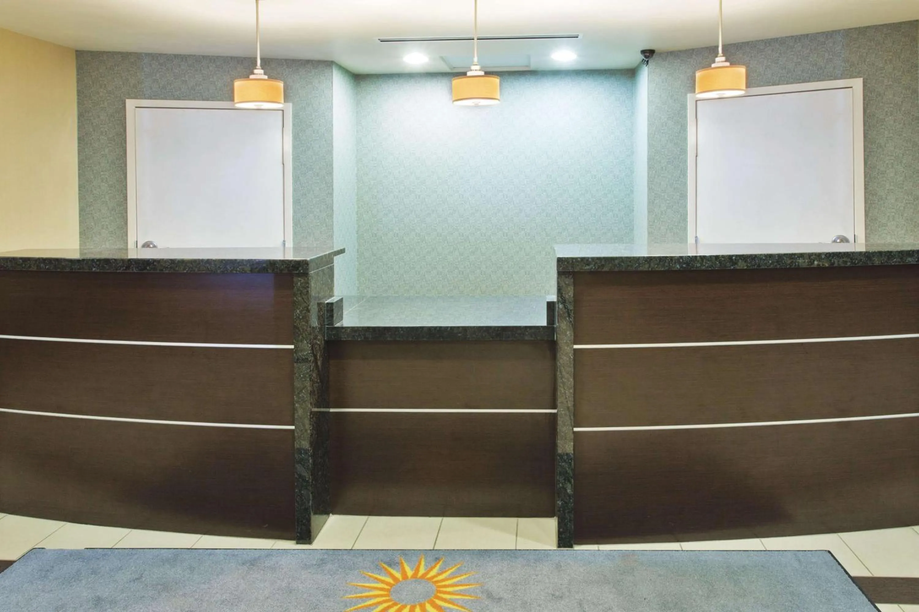 Lobby or reception in La Quinta by Wyndham Columbus - Grove City