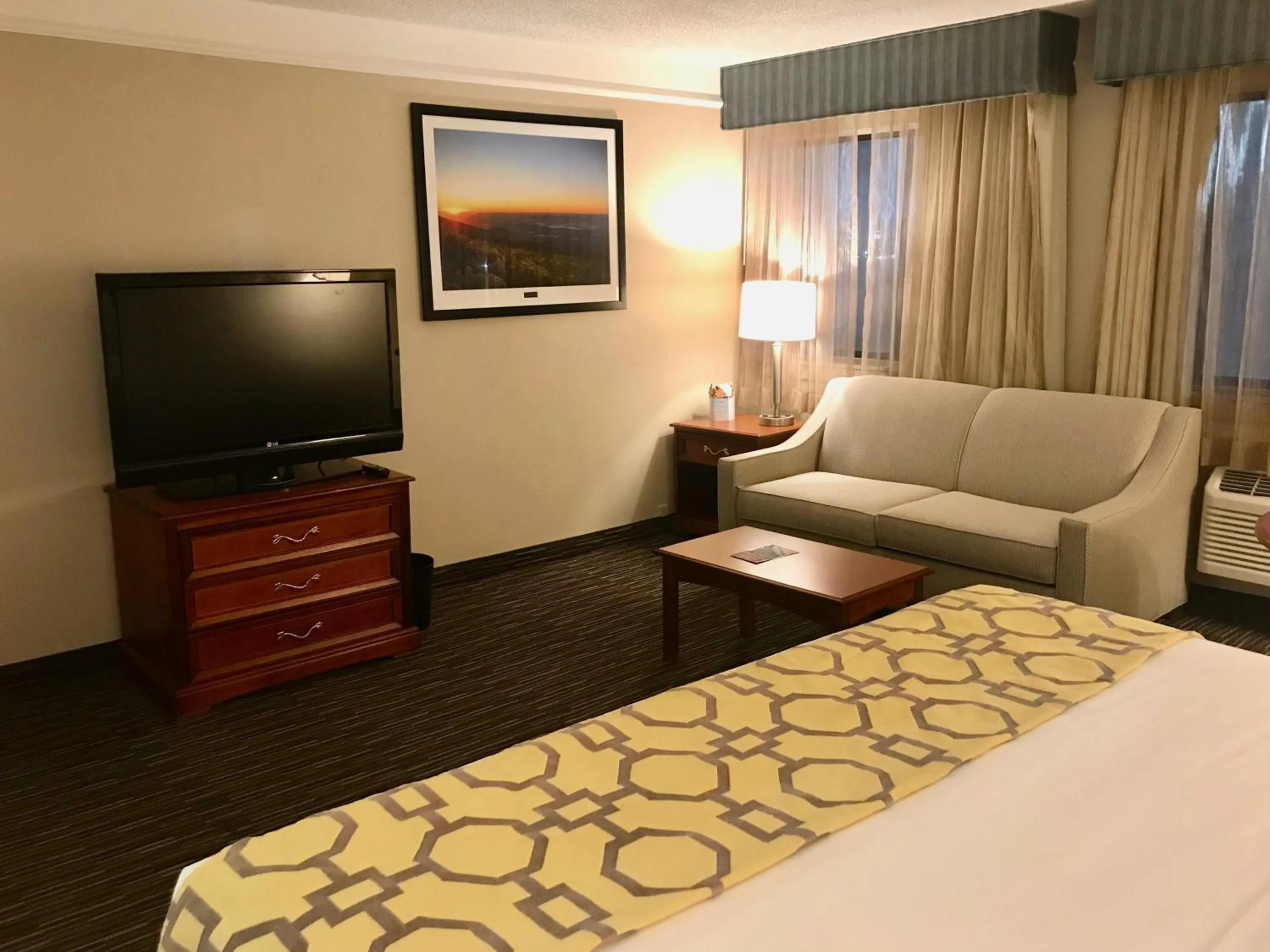 Bed in Baymont by Wyndham Texarkana