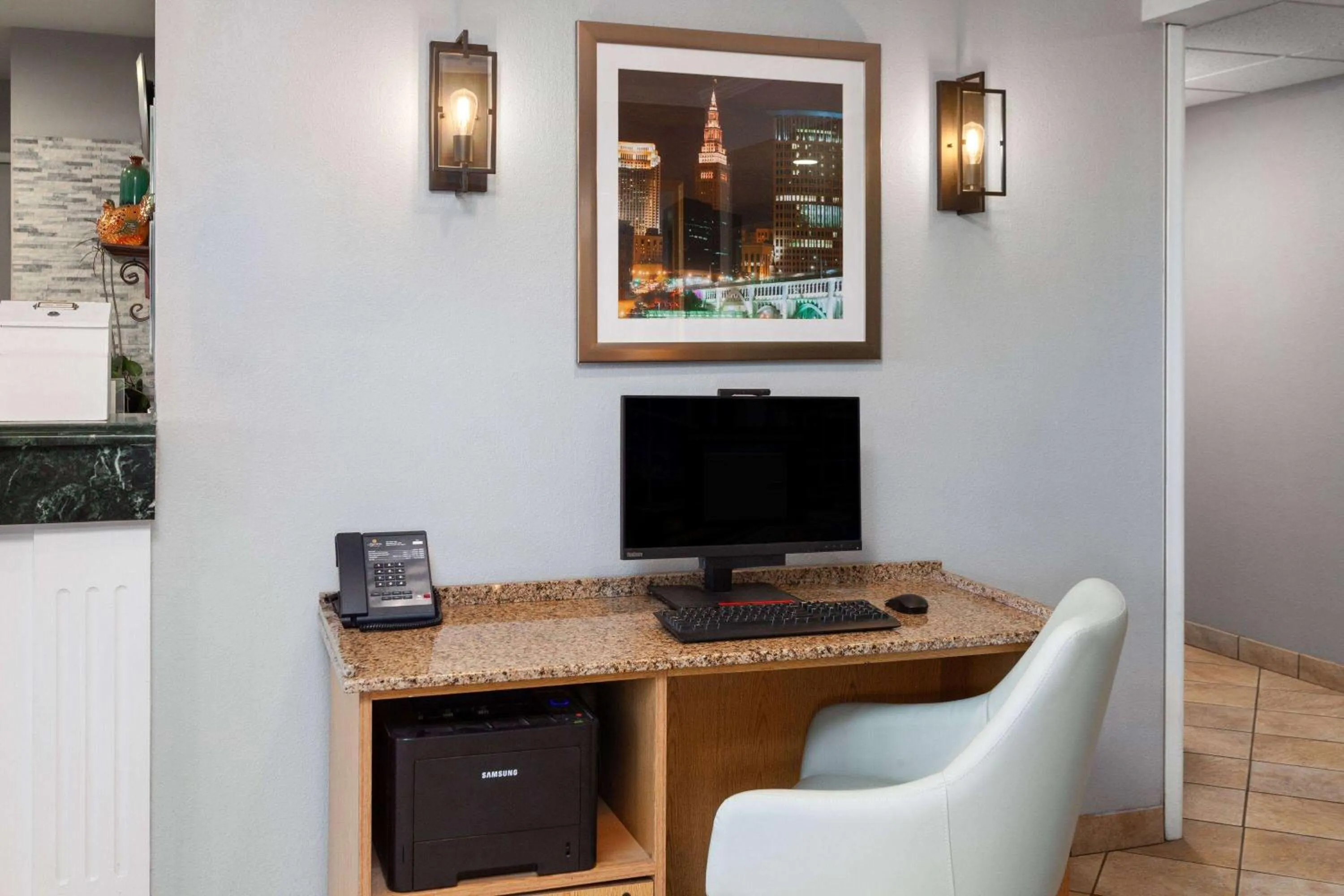 Business facilities in La Quinta Inn by Wyndham Cleveland Independence