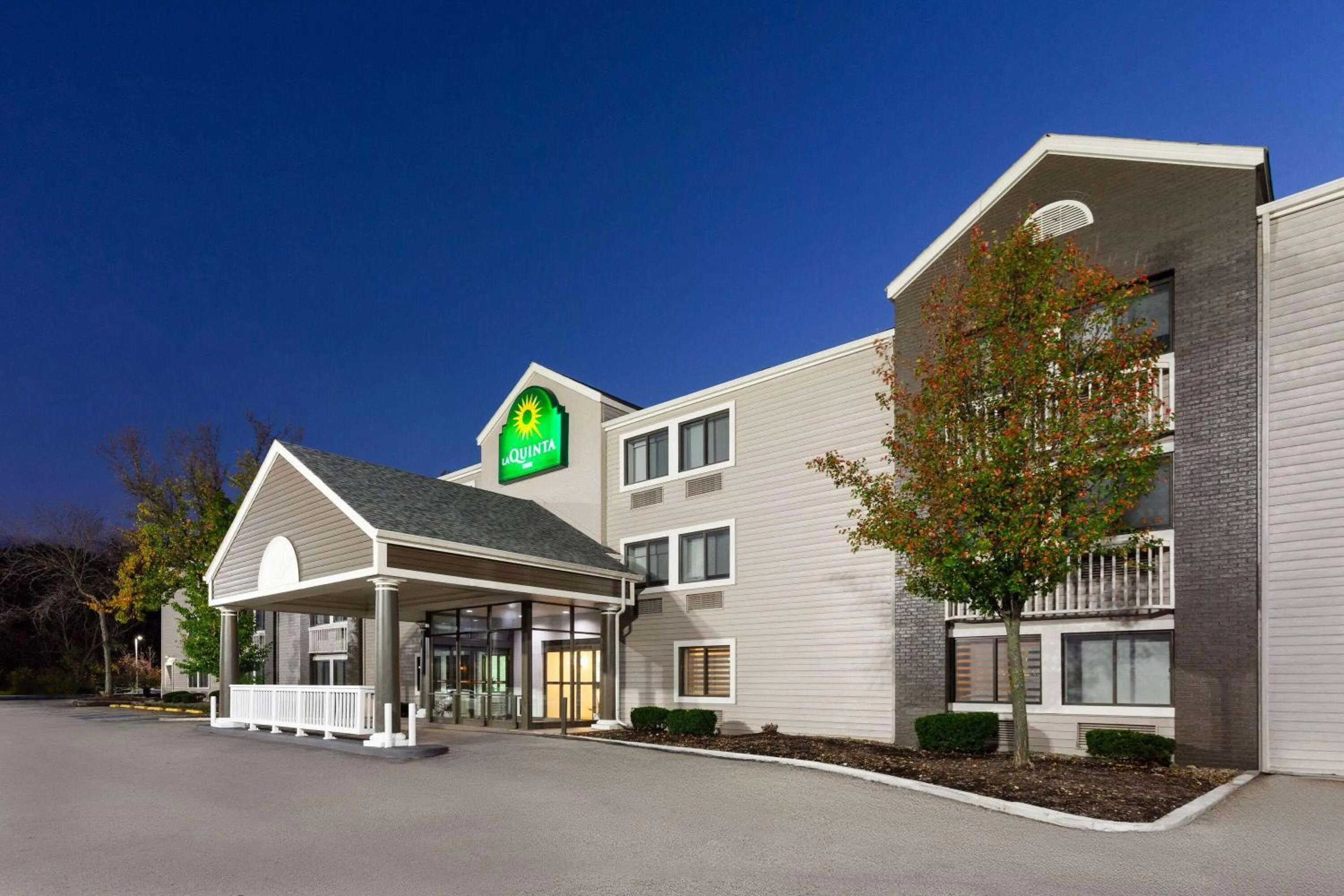 Property building in La Quinta Inn by Wyndham Cleveland Independence