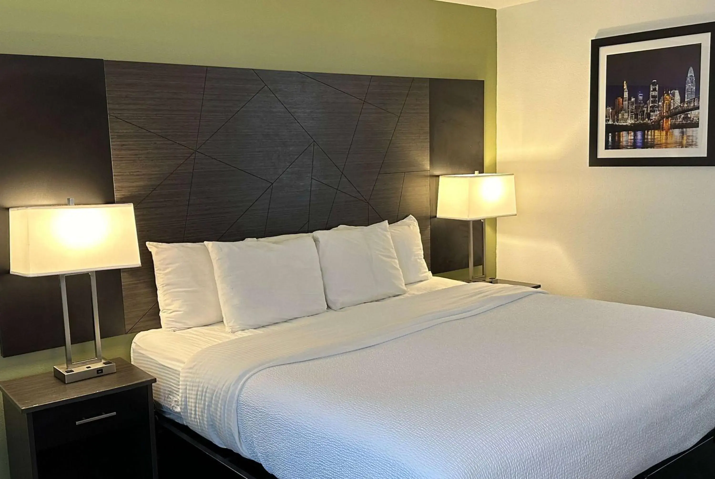 King Room with One King Bed and Walk-In Shower - Mobility Accessible/Non-Smoking in La Quinta Inn and Suites by Wyndham Cincinnati North King Room with One King Bed and Walk-In Shower - Mobility Accessible/Non-Smoking in La Quinta Inn and Suites by Wyndham Cincinnati North