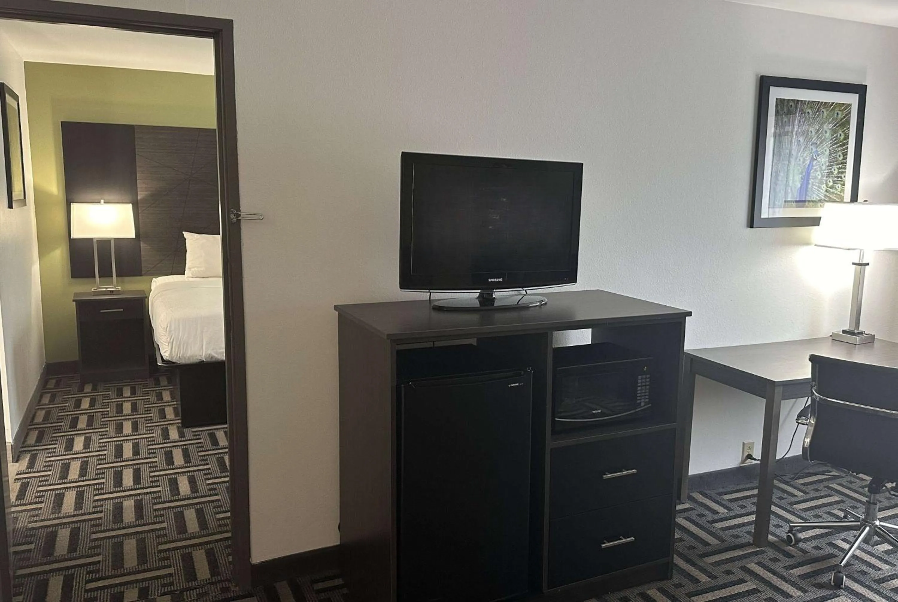 Photo of the whole room in La Quinta Inn and Suites by Wyndham Cincinnati North