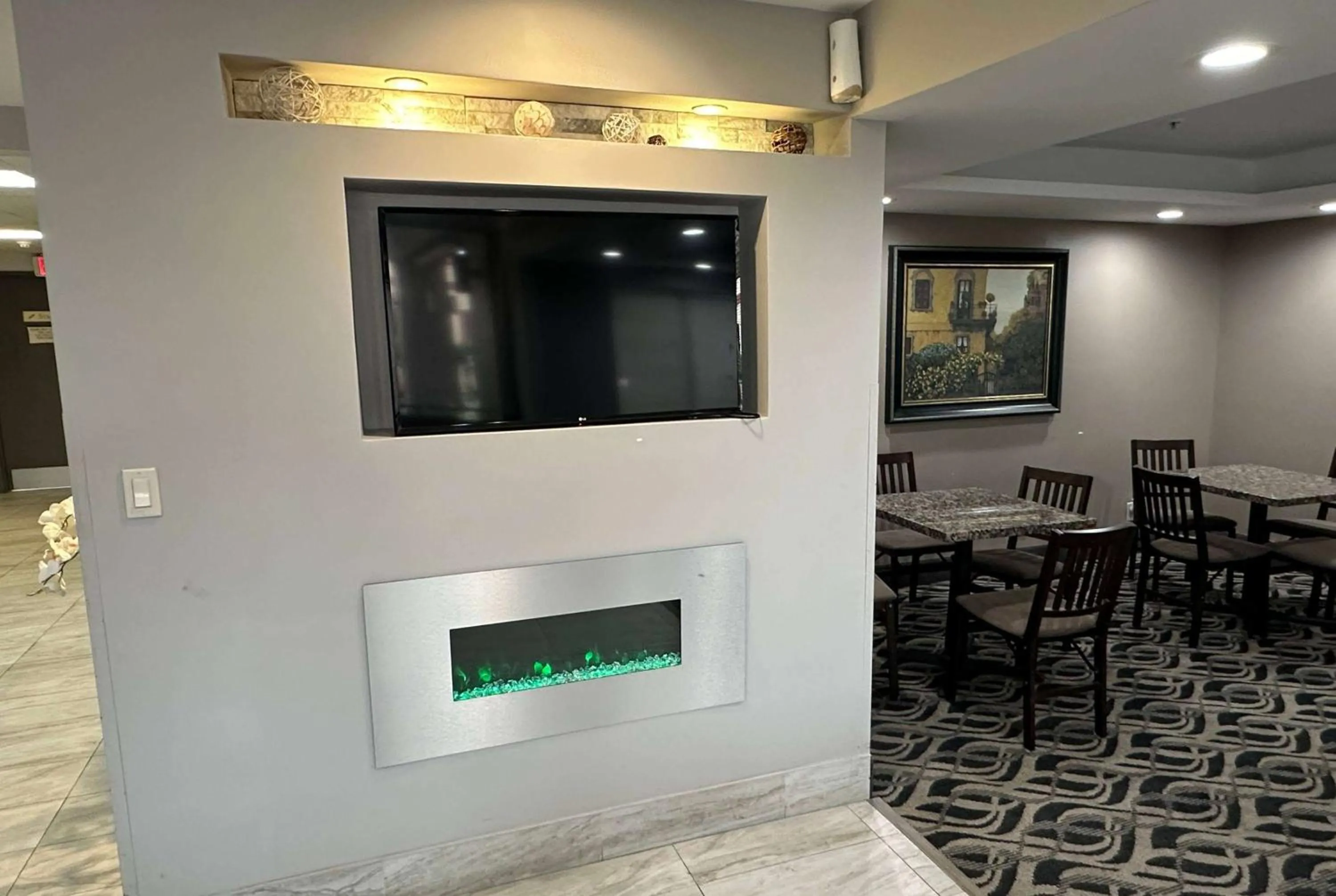 Lobby or reception in La Quinta Inn and Suites by Wyndham Cincinnati North