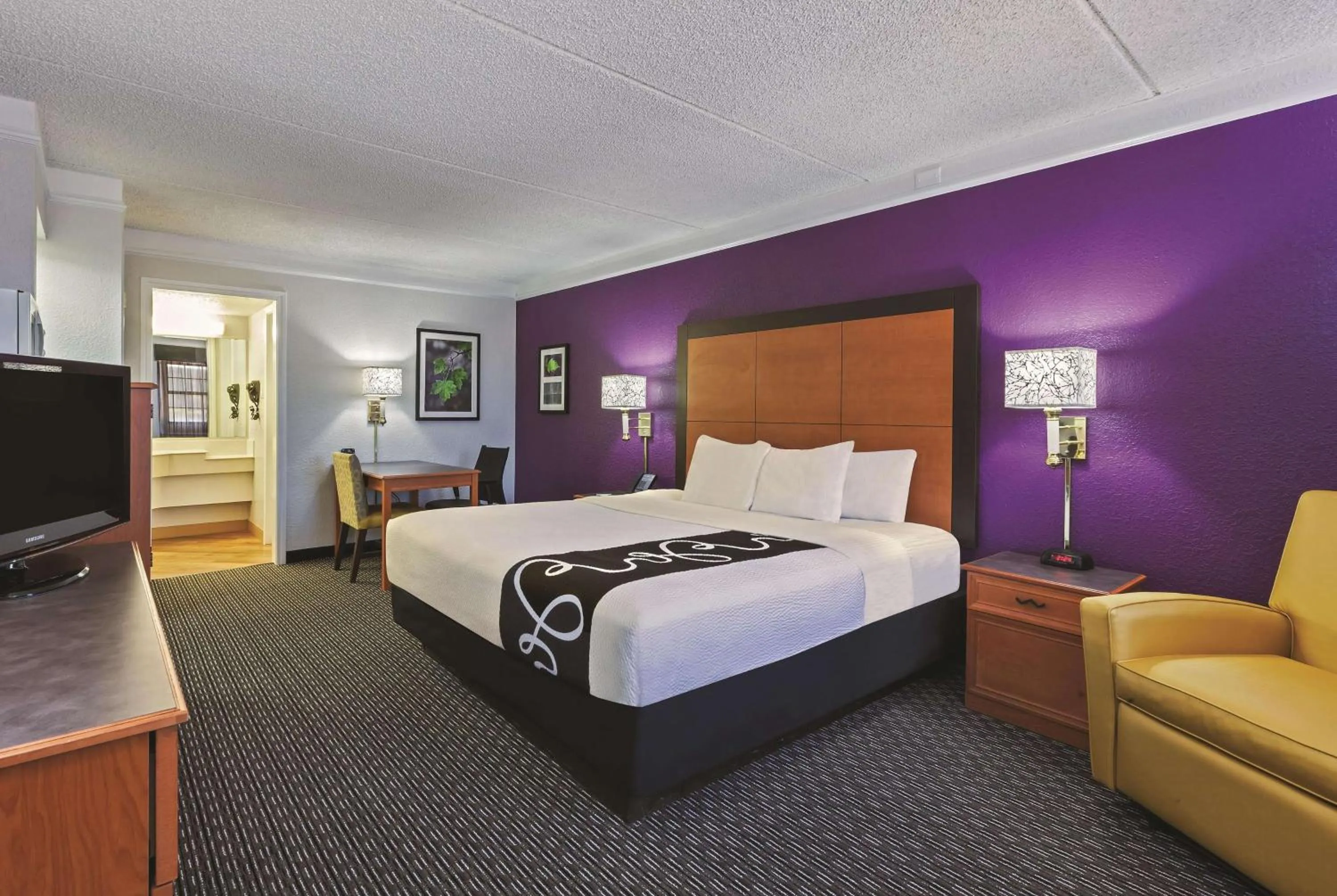 Photo of the whole room, Bed in Travelodge by Wyndham Houston Cy-Fair