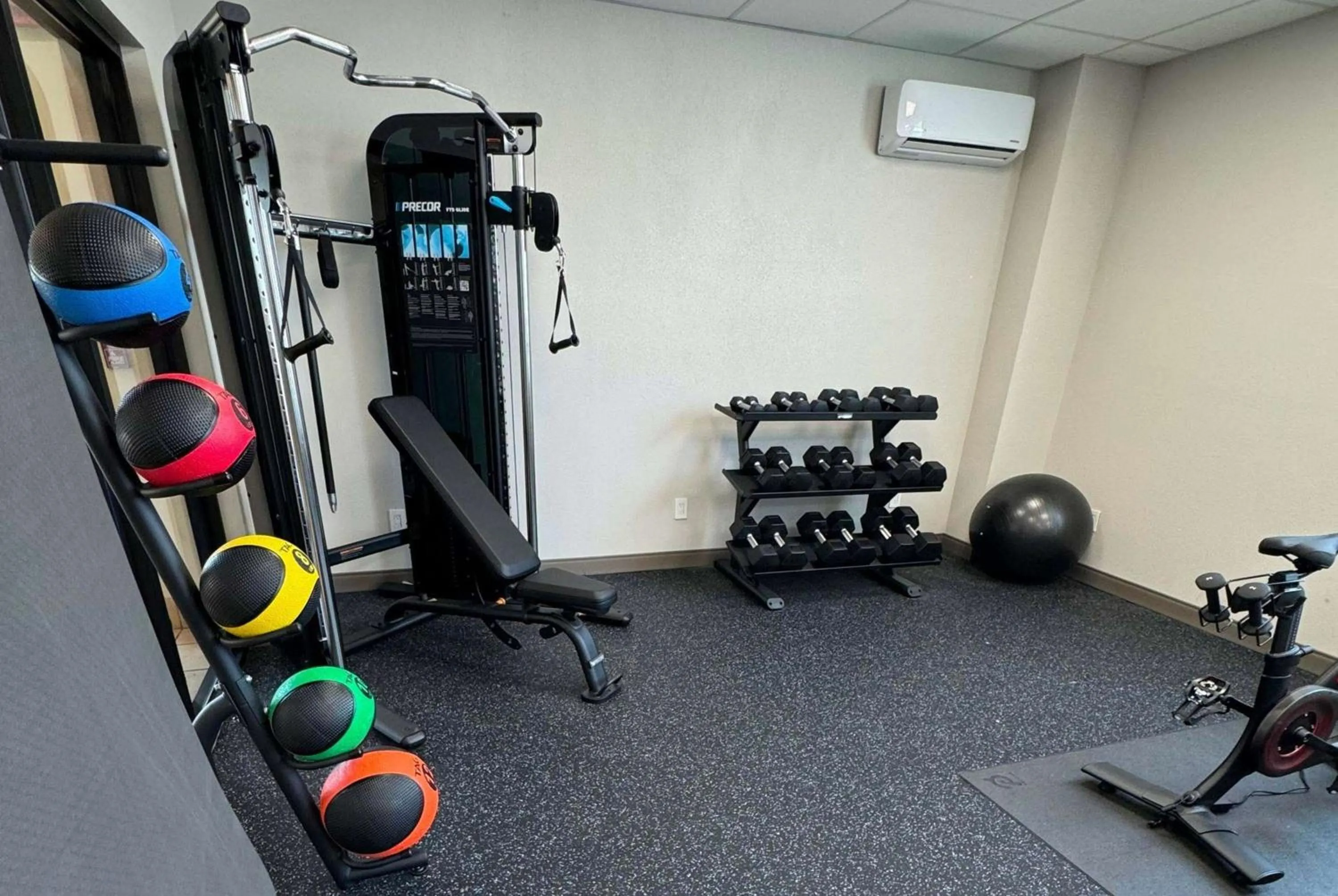 Fitness centre/facilities in La Quinta by Wyndham New Haven
