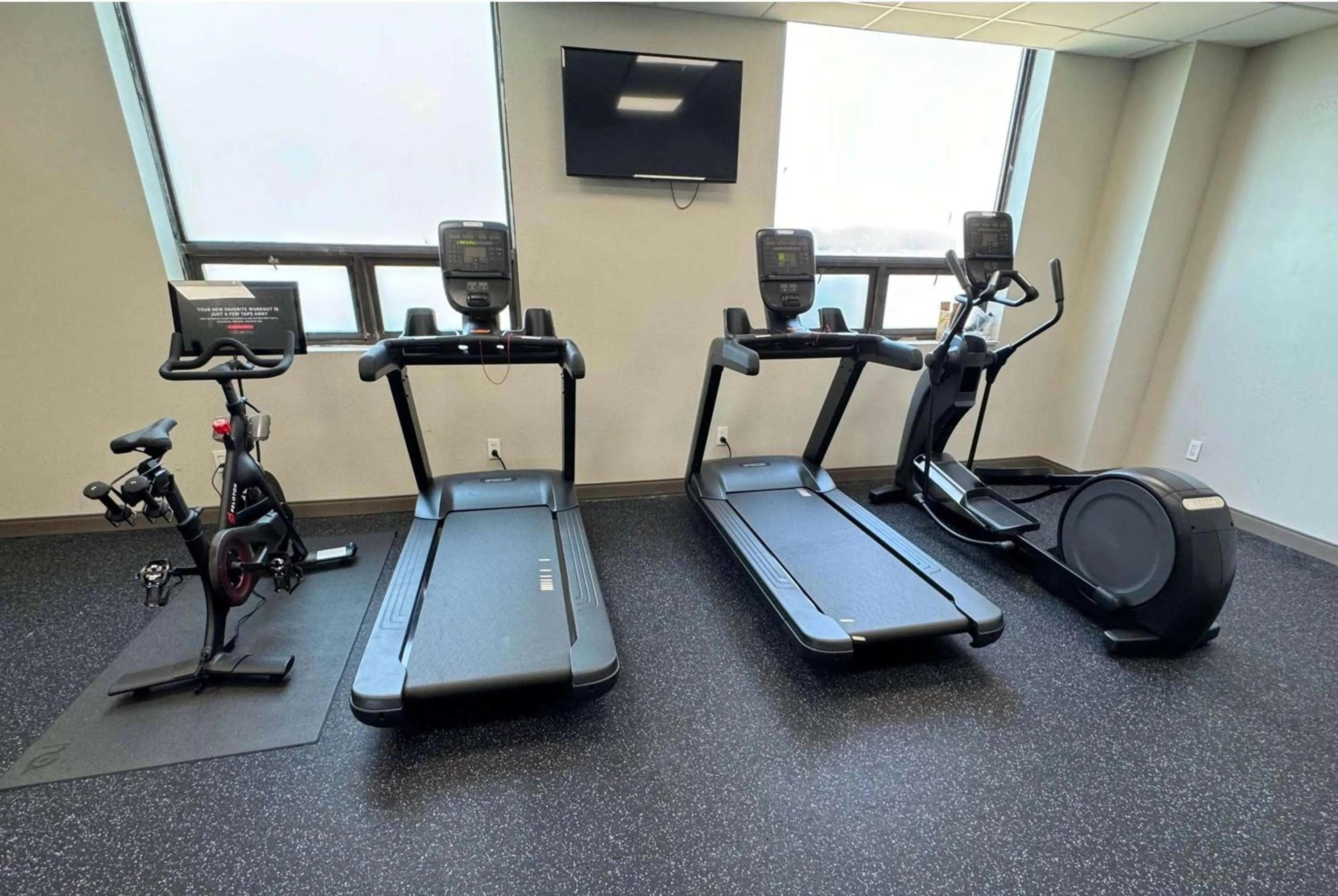 Fitness centre/facilities in La Quinta by Wyndham New Haven