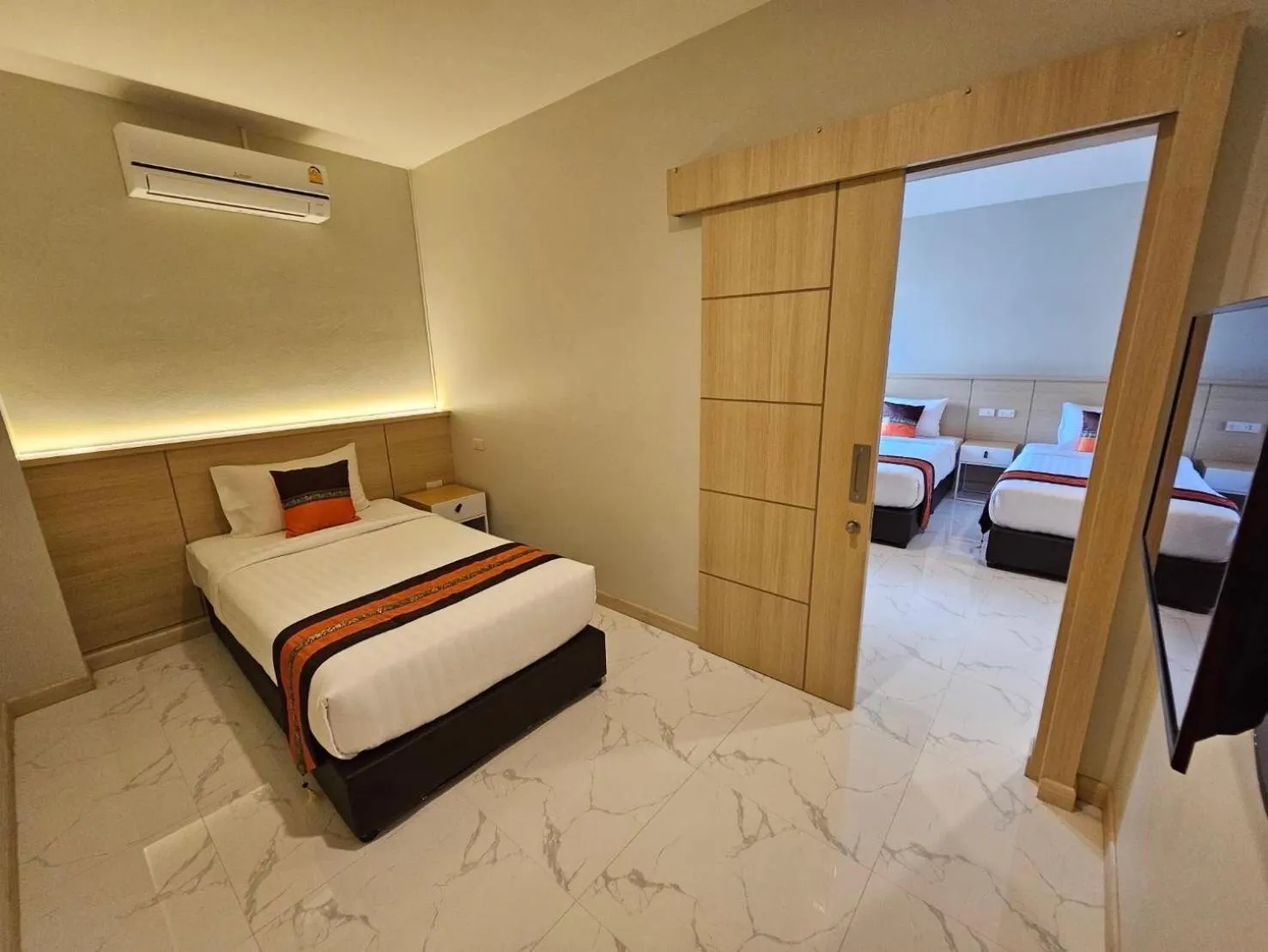 Bed in THE HUB SURATTHANl