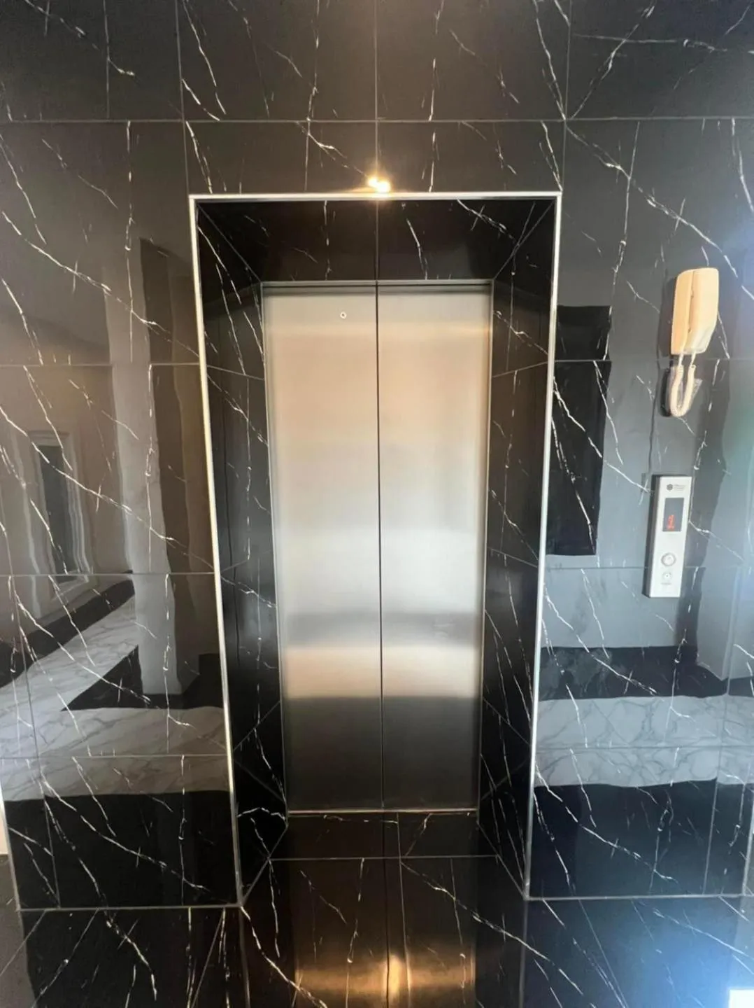 elevator in THE HUB SURATTHANl