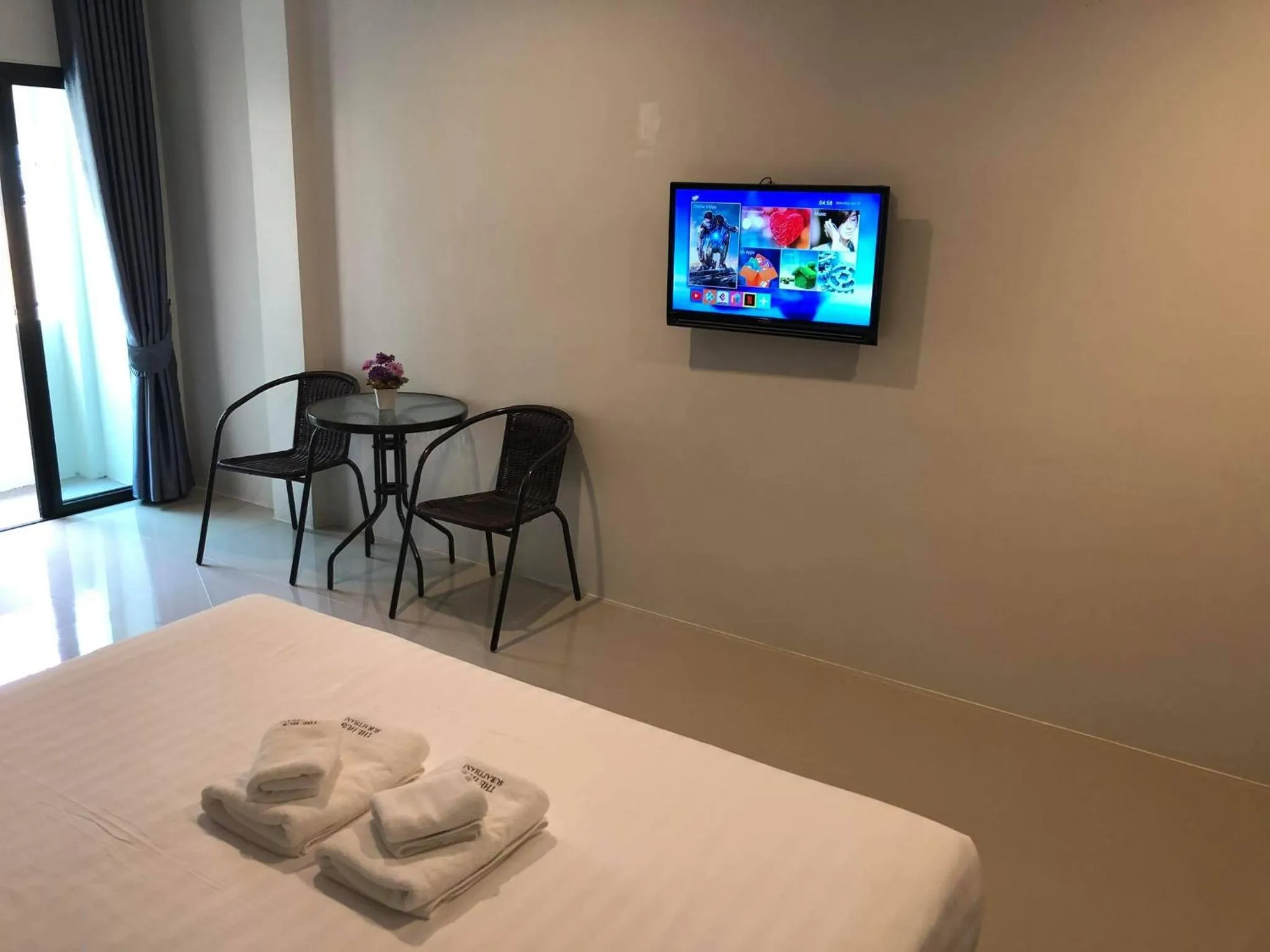 Bed in THE HUB SURATTHANl