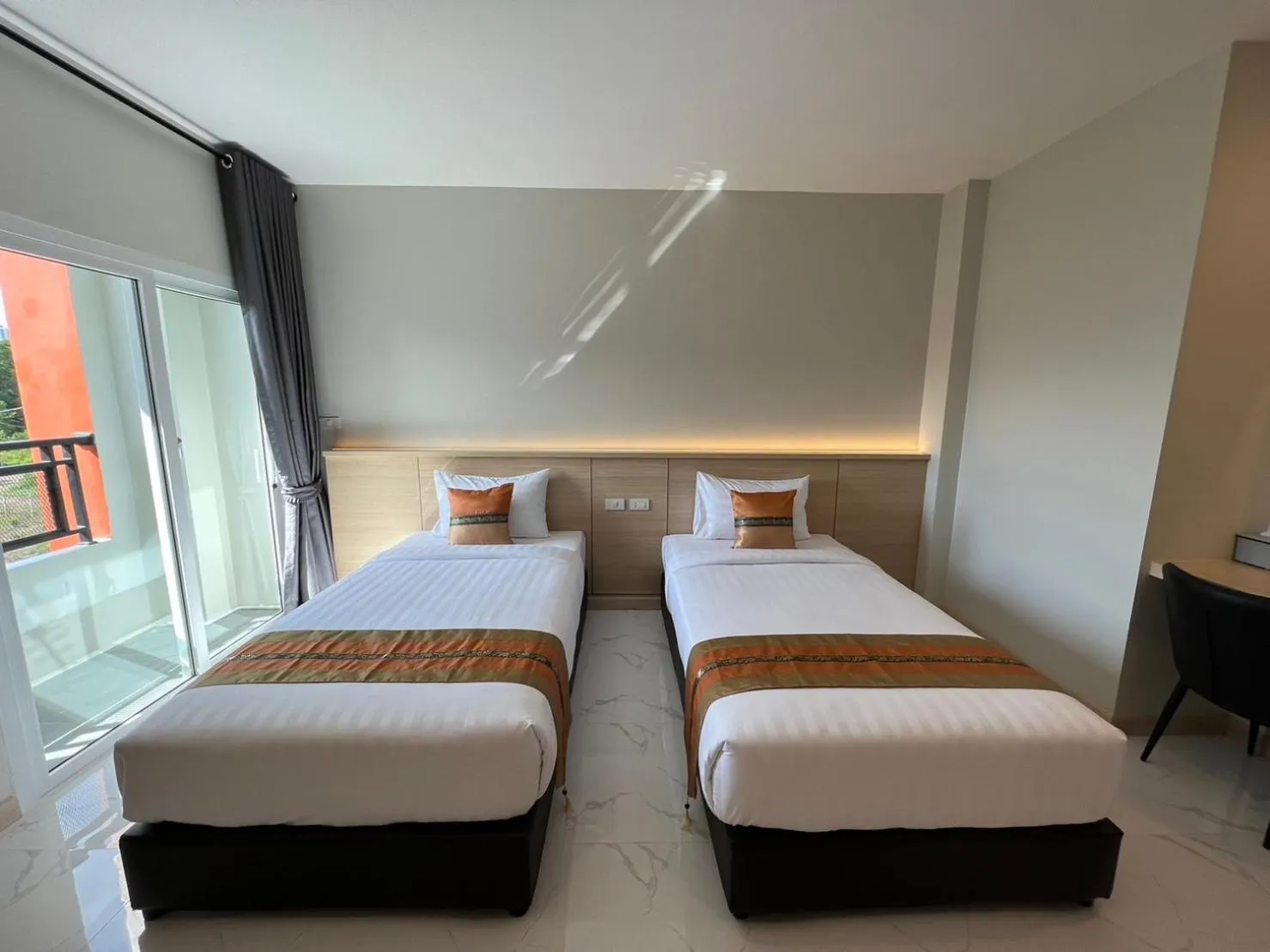 Bedroom, Bed in THE HUB SURATTHANl