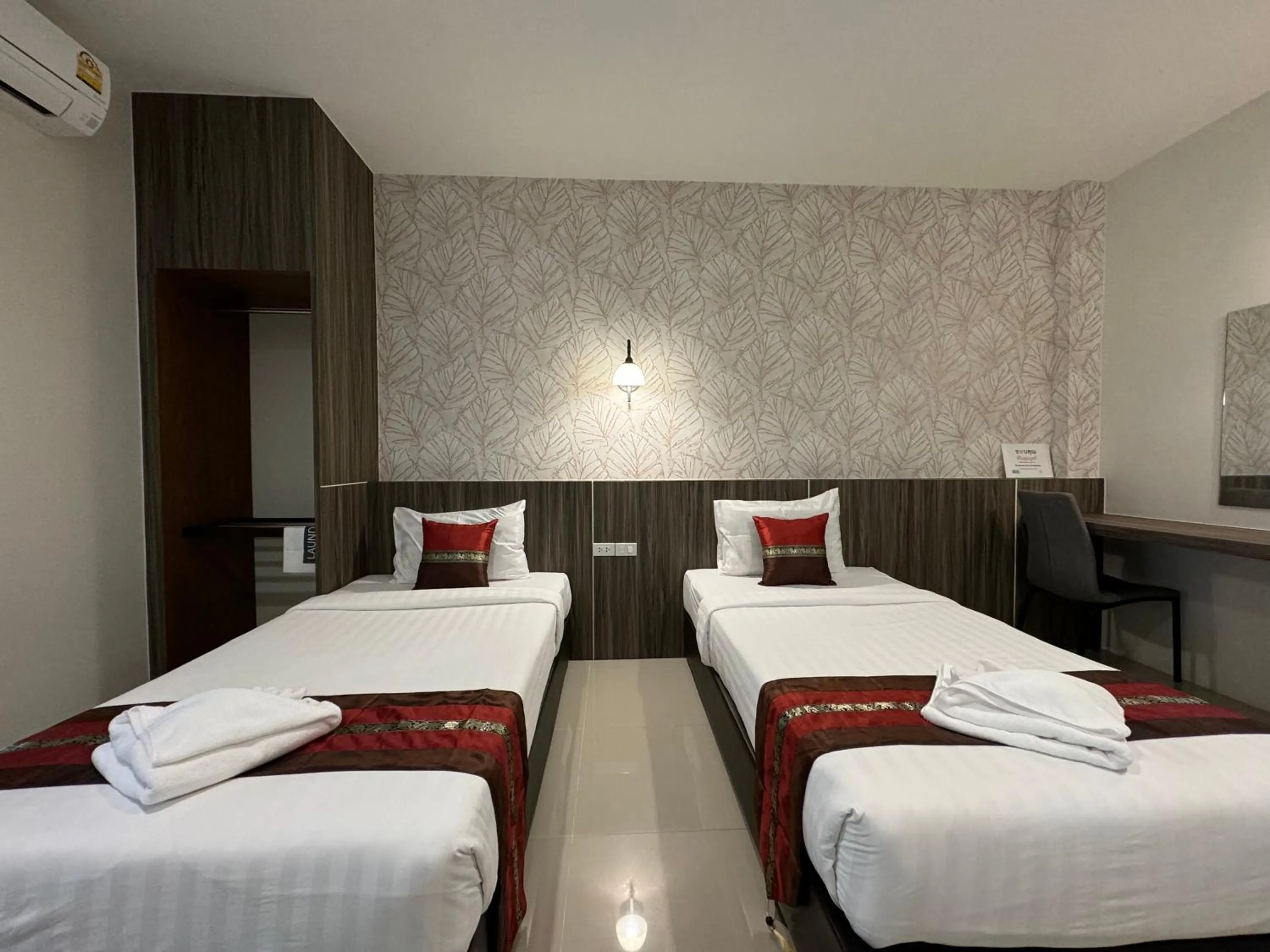 Bed in THE HUB SURATTHANl