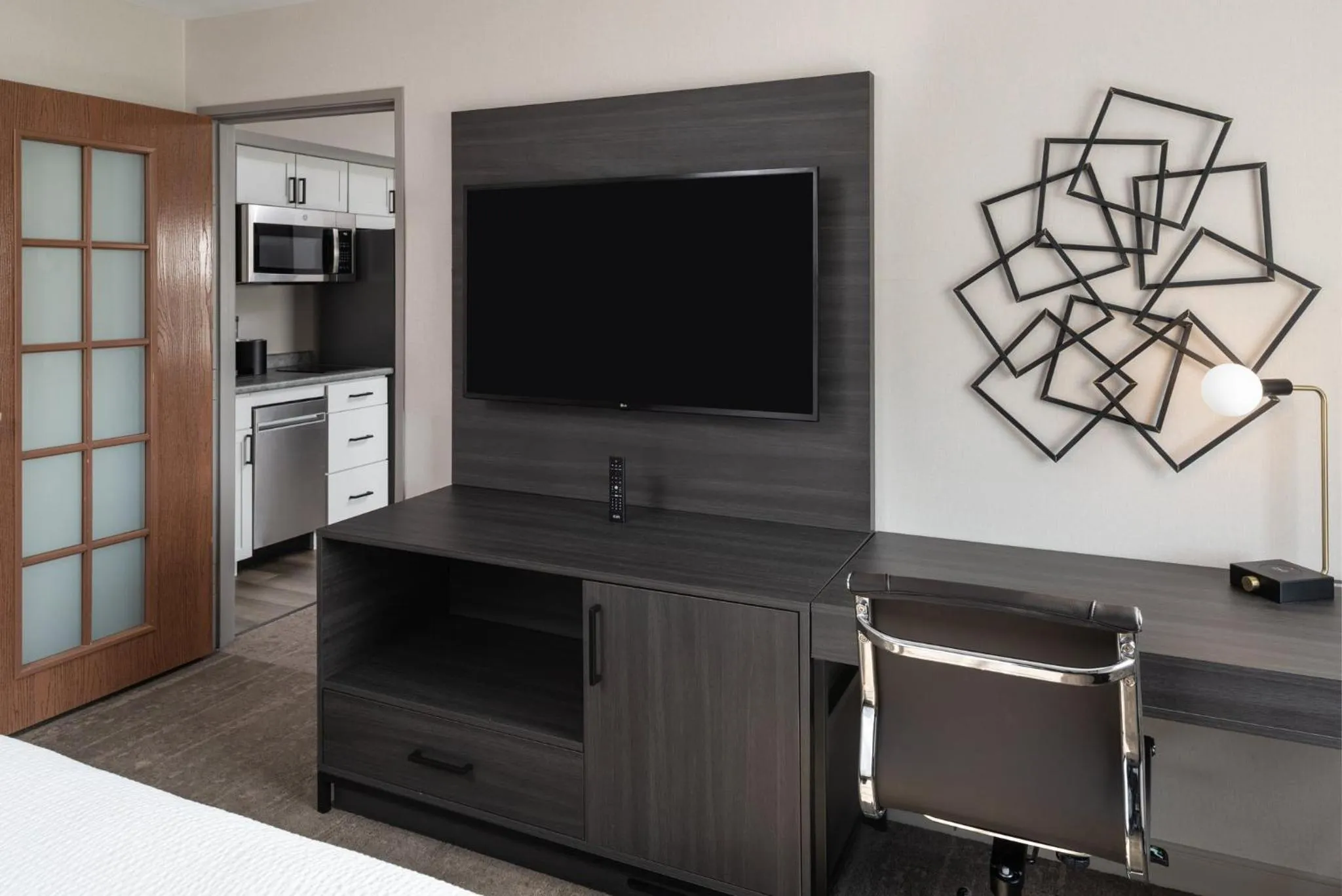 Photo of the whole room in La Quinta by Wyndham St. Albans