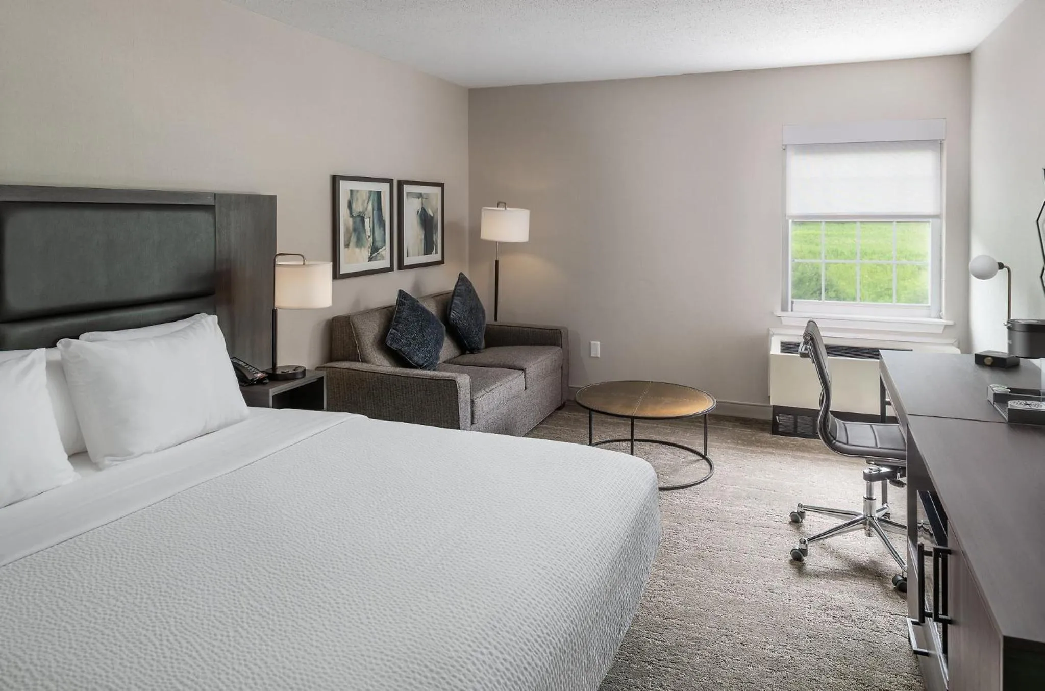 Photo of the whole room, Bed in La Quinta by Wyndham St. Albans