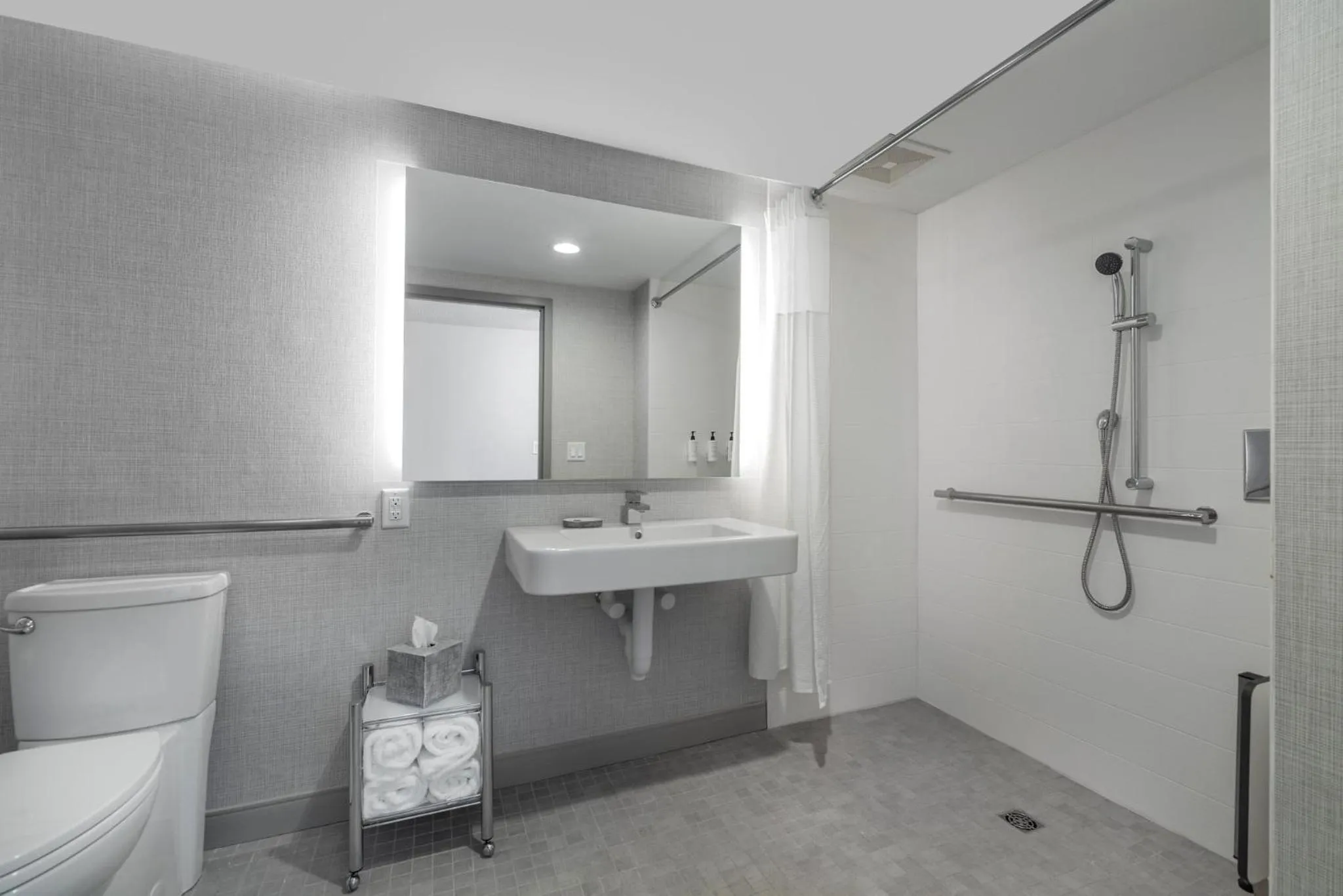 Photo of the whole room in La Quinta by Wyndham St. Albans