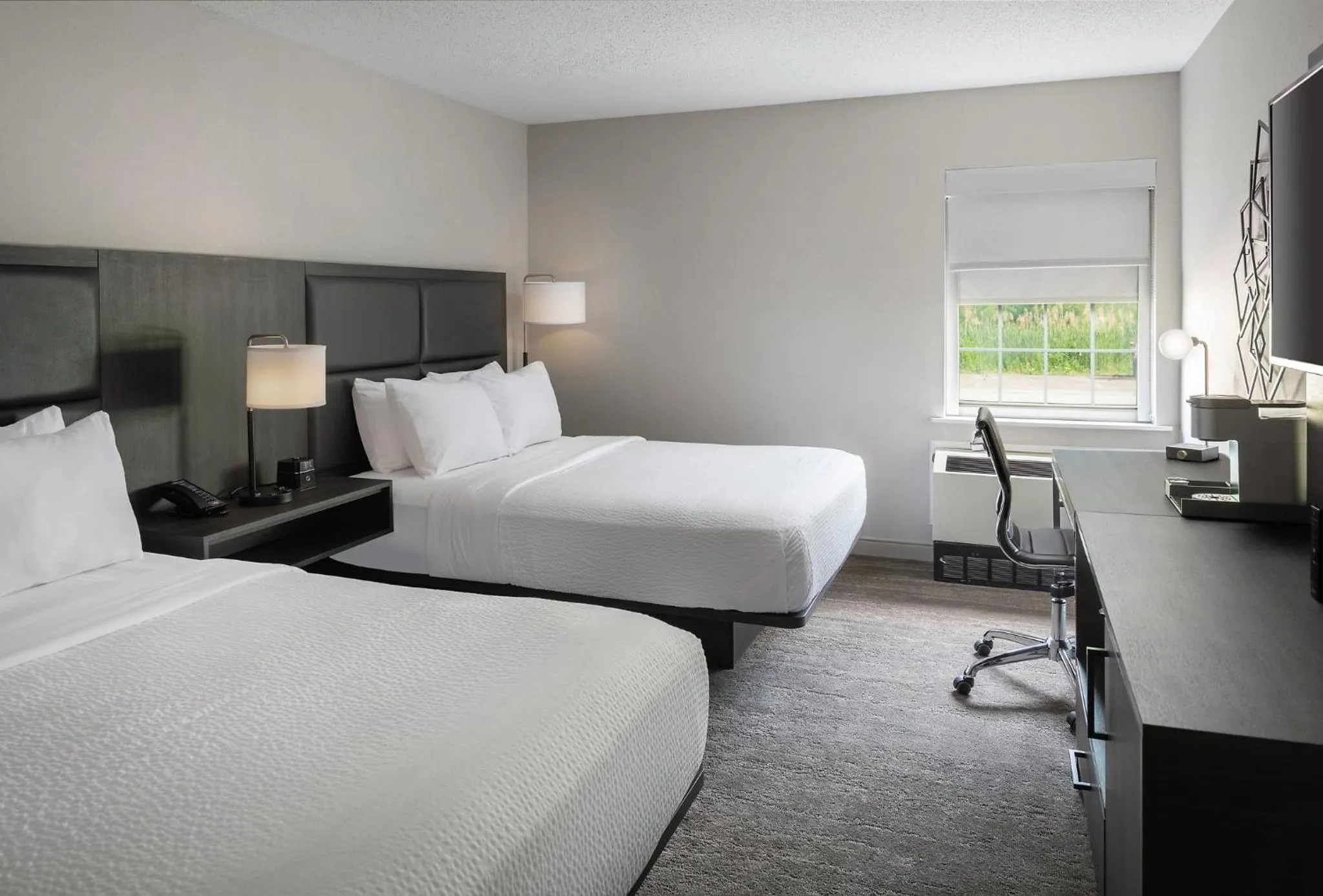 Photo of the whole room, Bed in La Quinta by Wyndham St. Albans