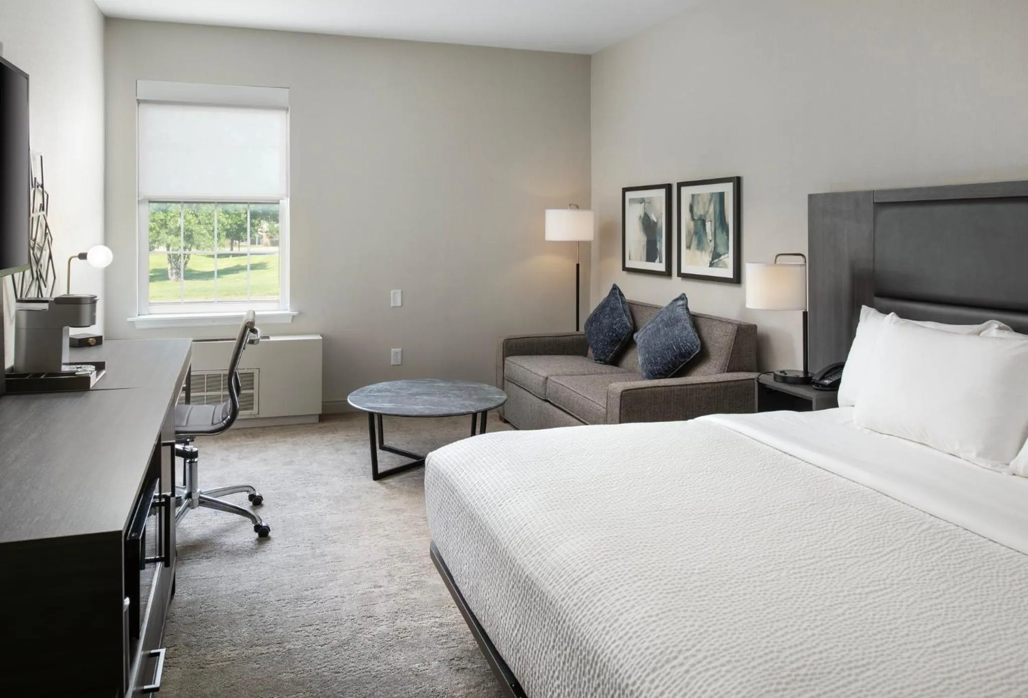 Photo of the whole room, Bed in La Quinta by Wyndham St. Albans