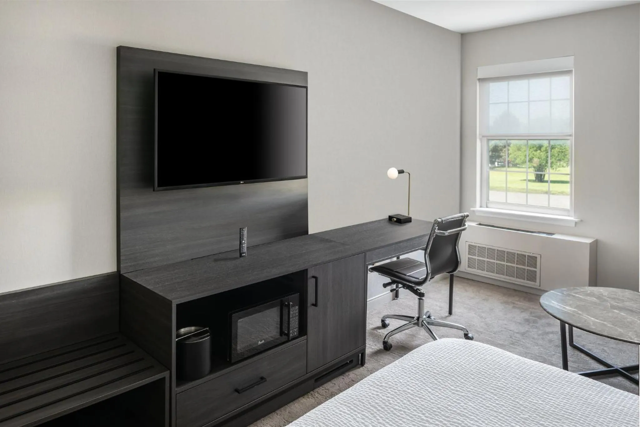 Photo of the whole room, Bed in Holiday Inn Express St. Albans by IHG