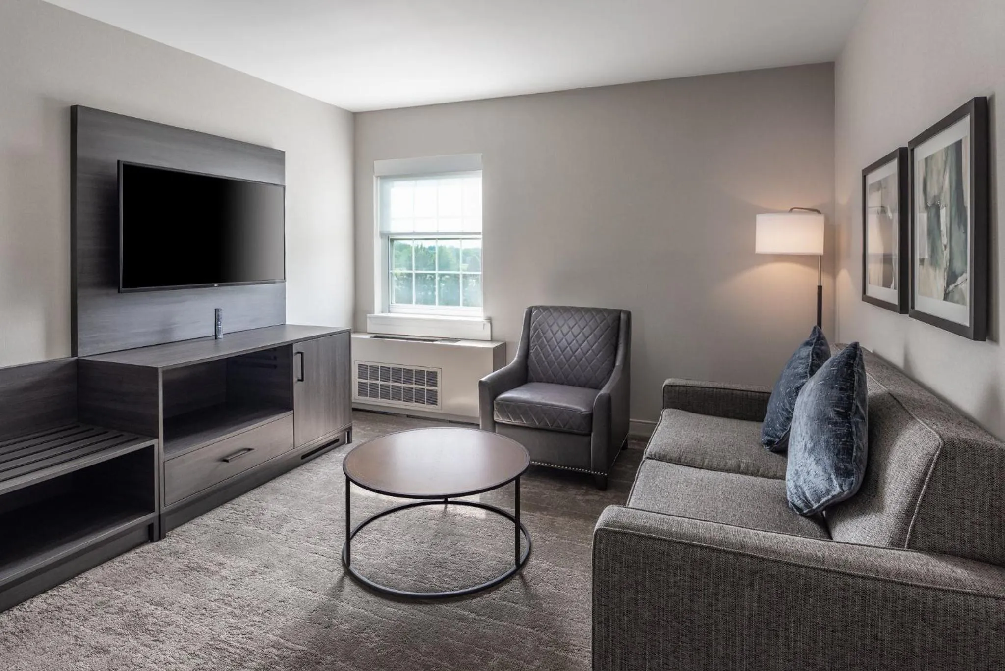 Photo of the whole room in La Quinta by Wyndham St. Albans