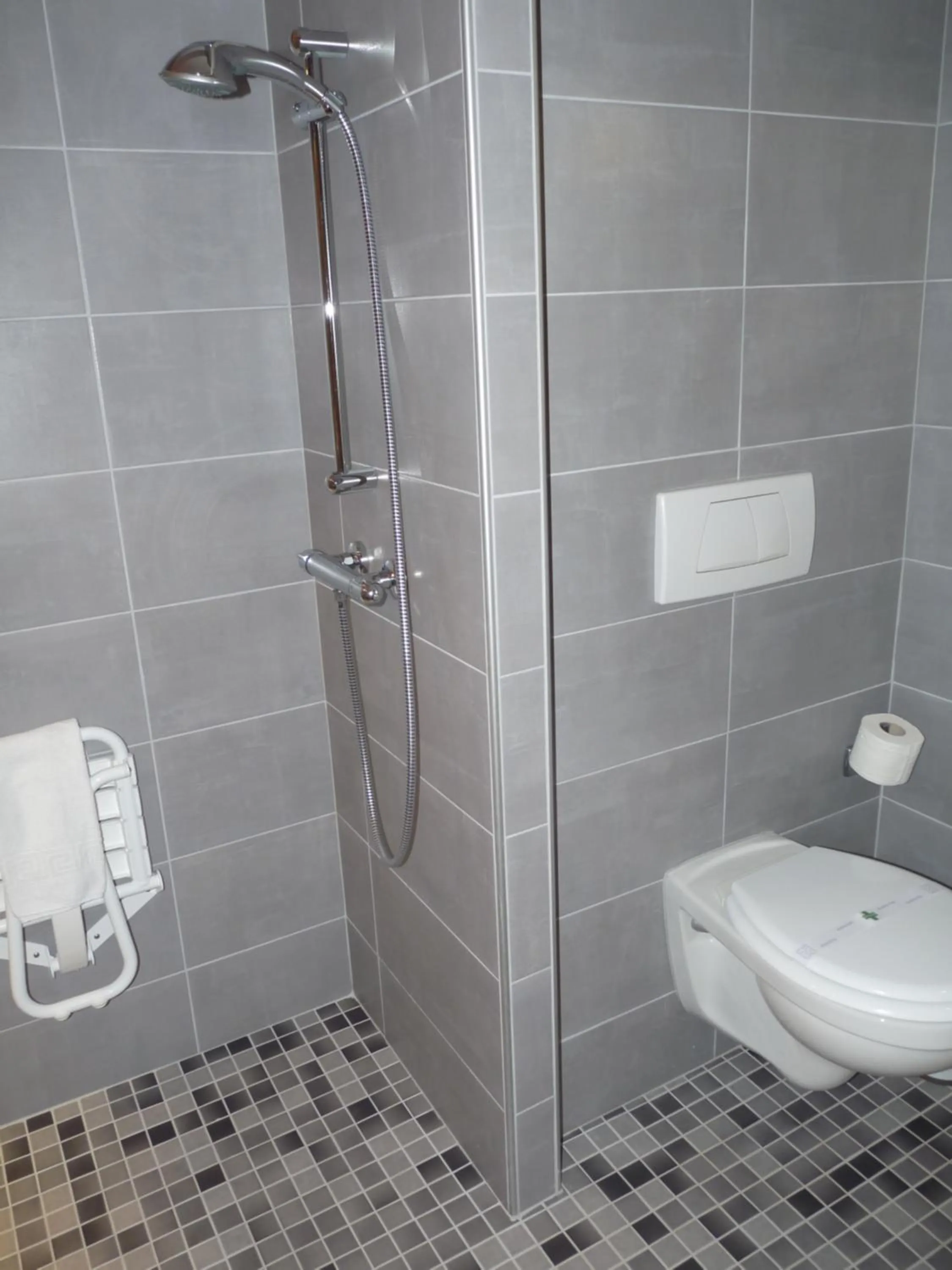 Bathroom in Hôtel Le Riquewihr