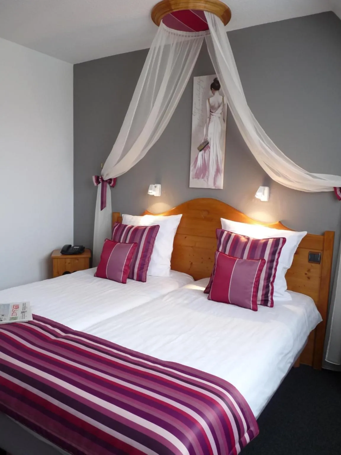 Bedroom, Bed in Hôtel Le Riquewihr